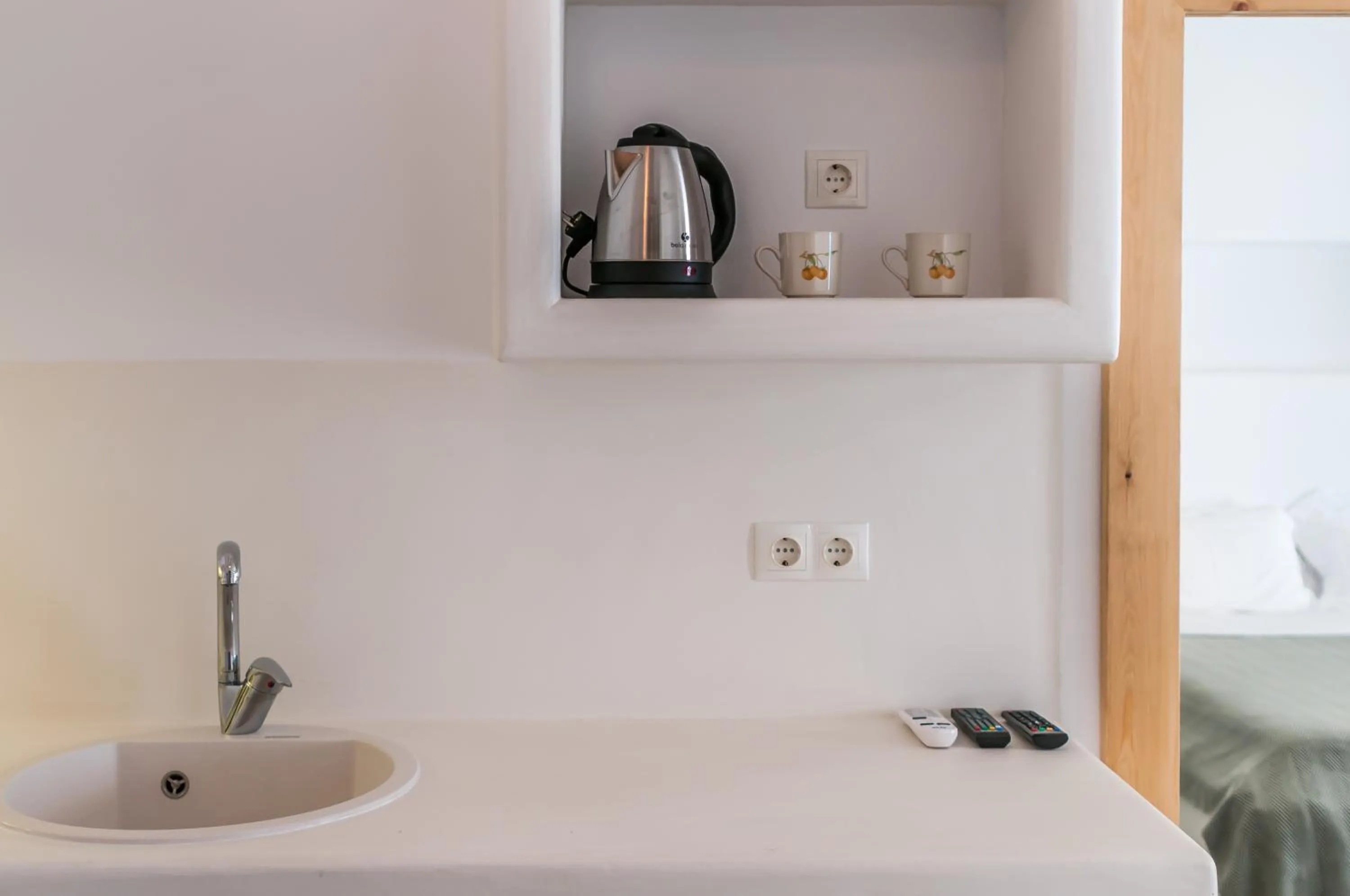 Coffee/tea facilities, Bed in Vilos Suites