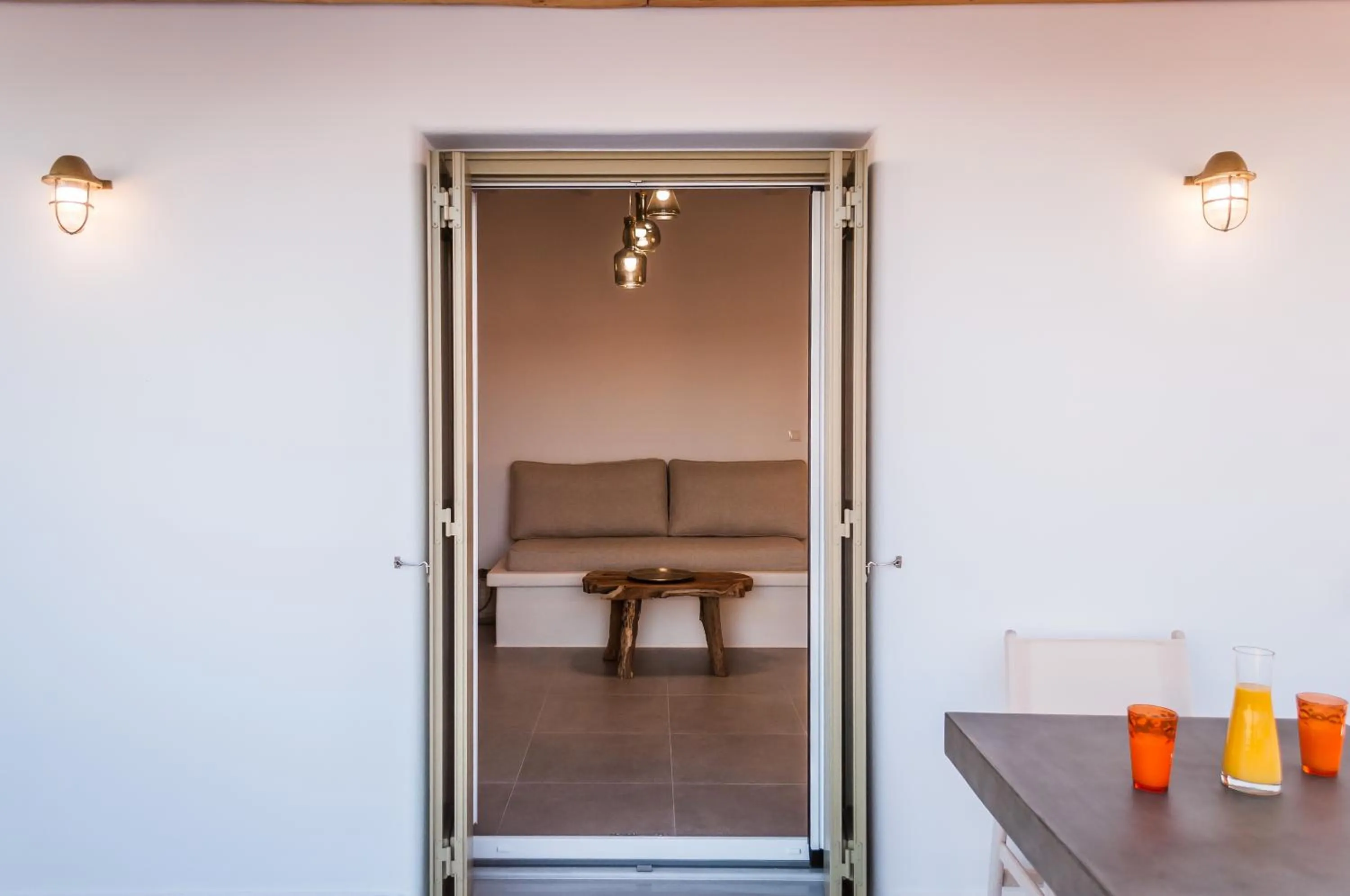 Photo of the whole room in Vilos Suites