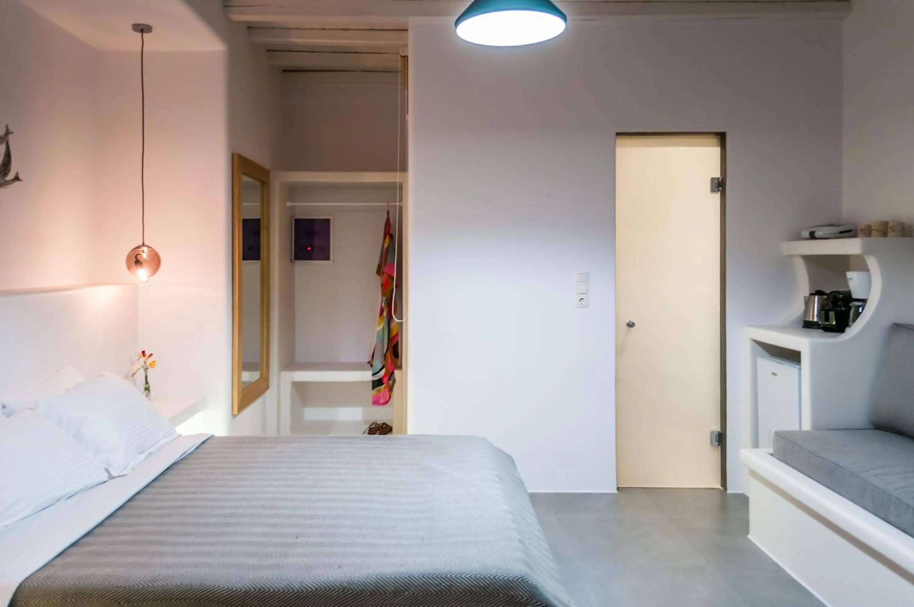 Photo of the whole room, Bed in Vilos Suites