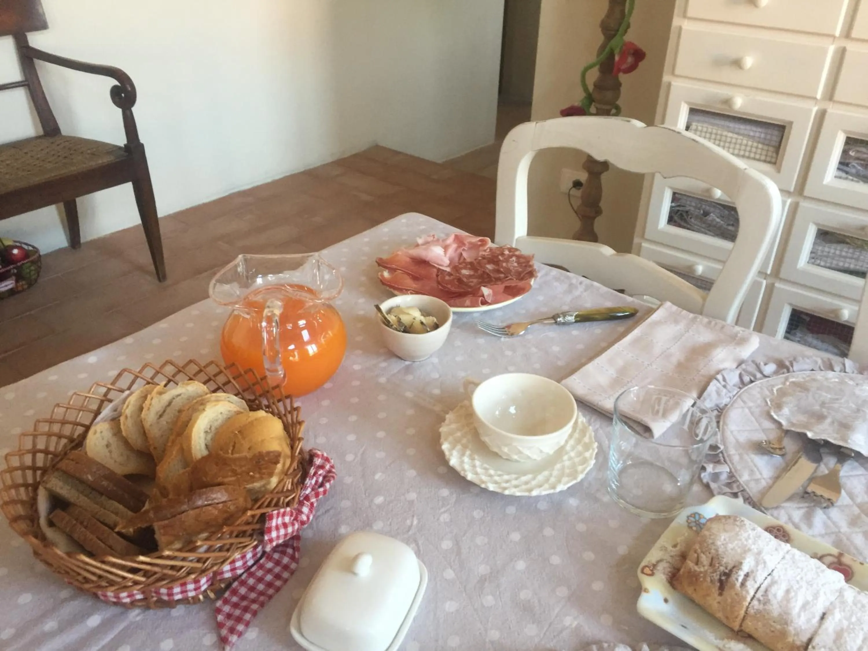 Continental breakfast in Il Bosso di Toscana