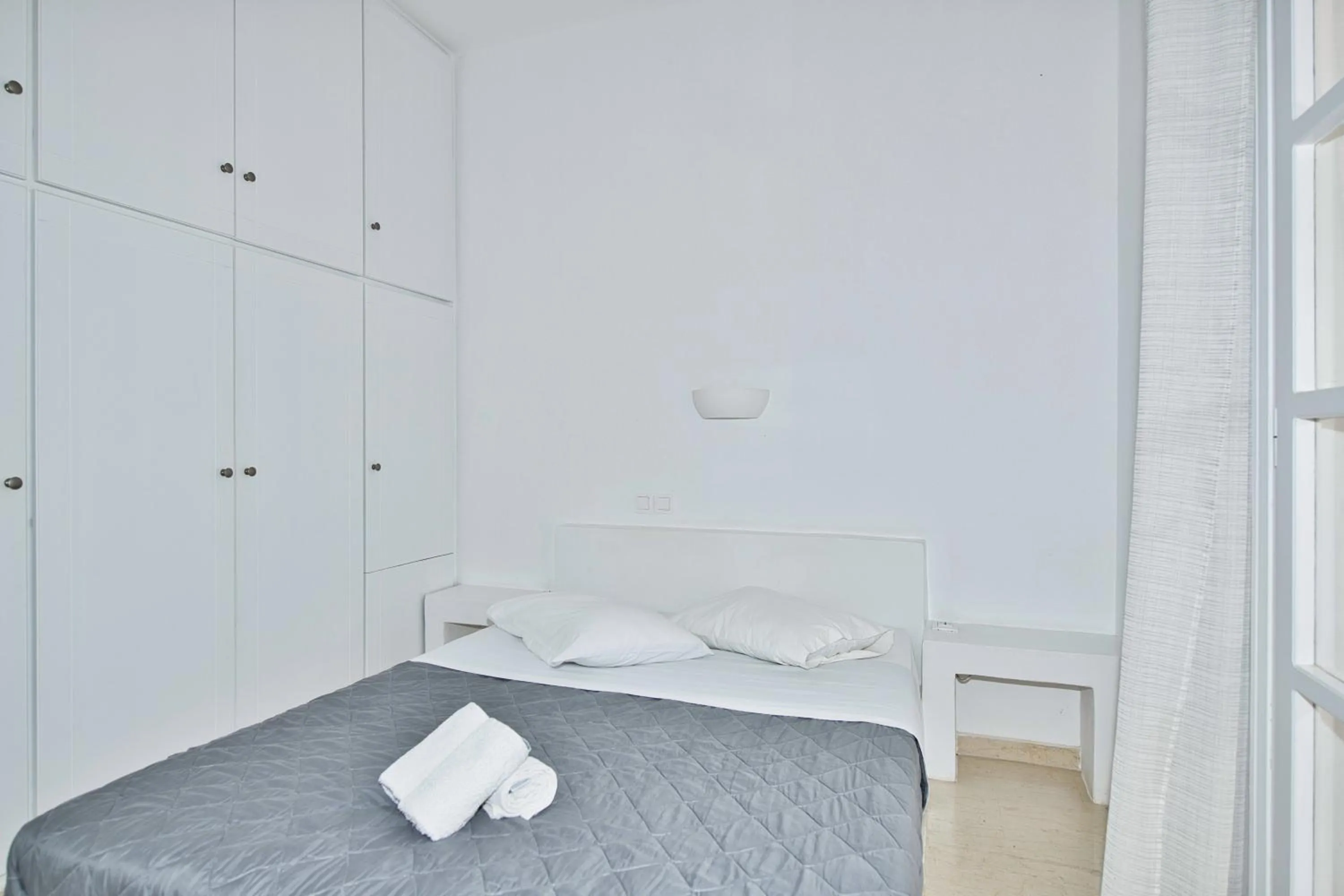 Bed in Ira Apartments