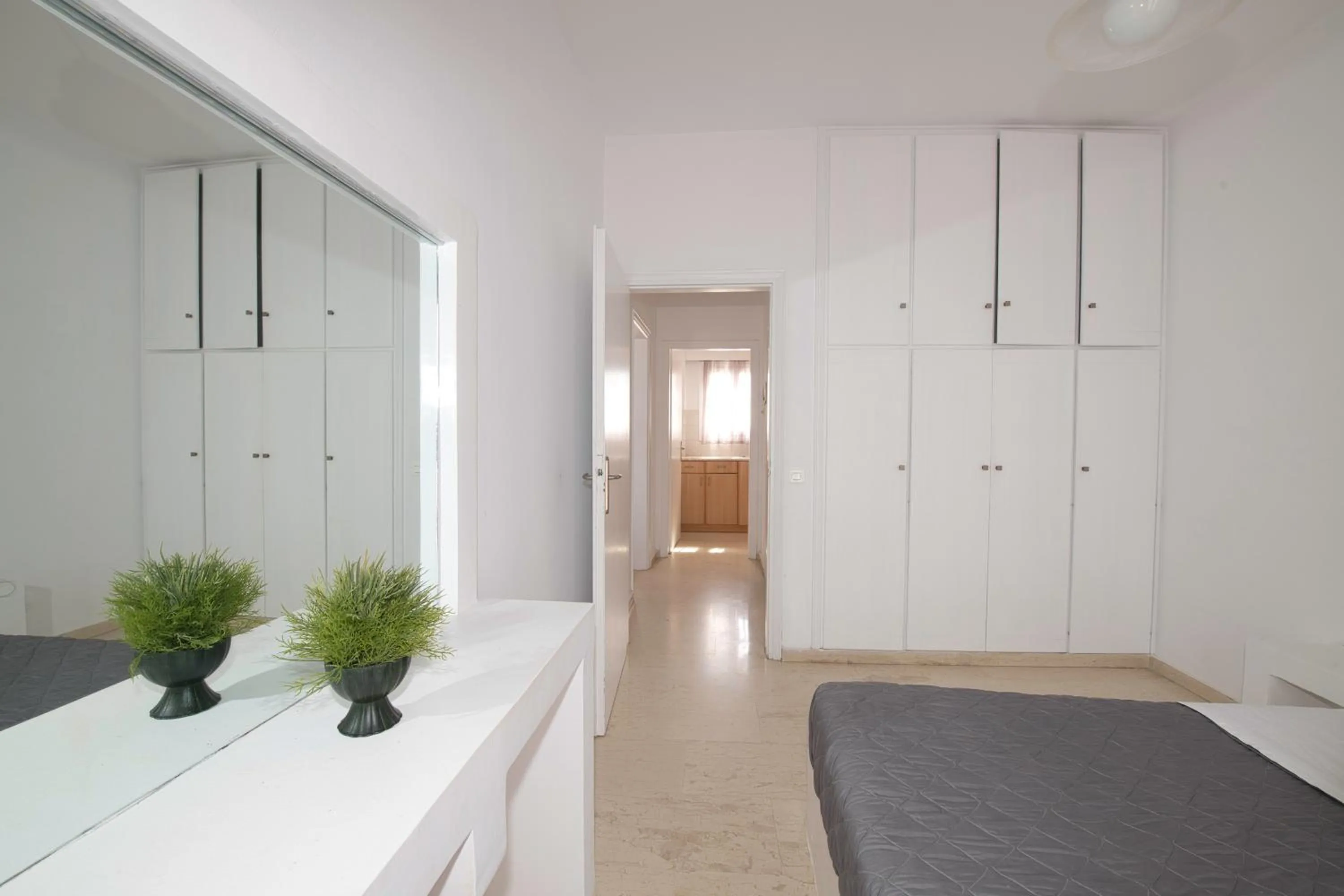 Bed in Ira Apartments