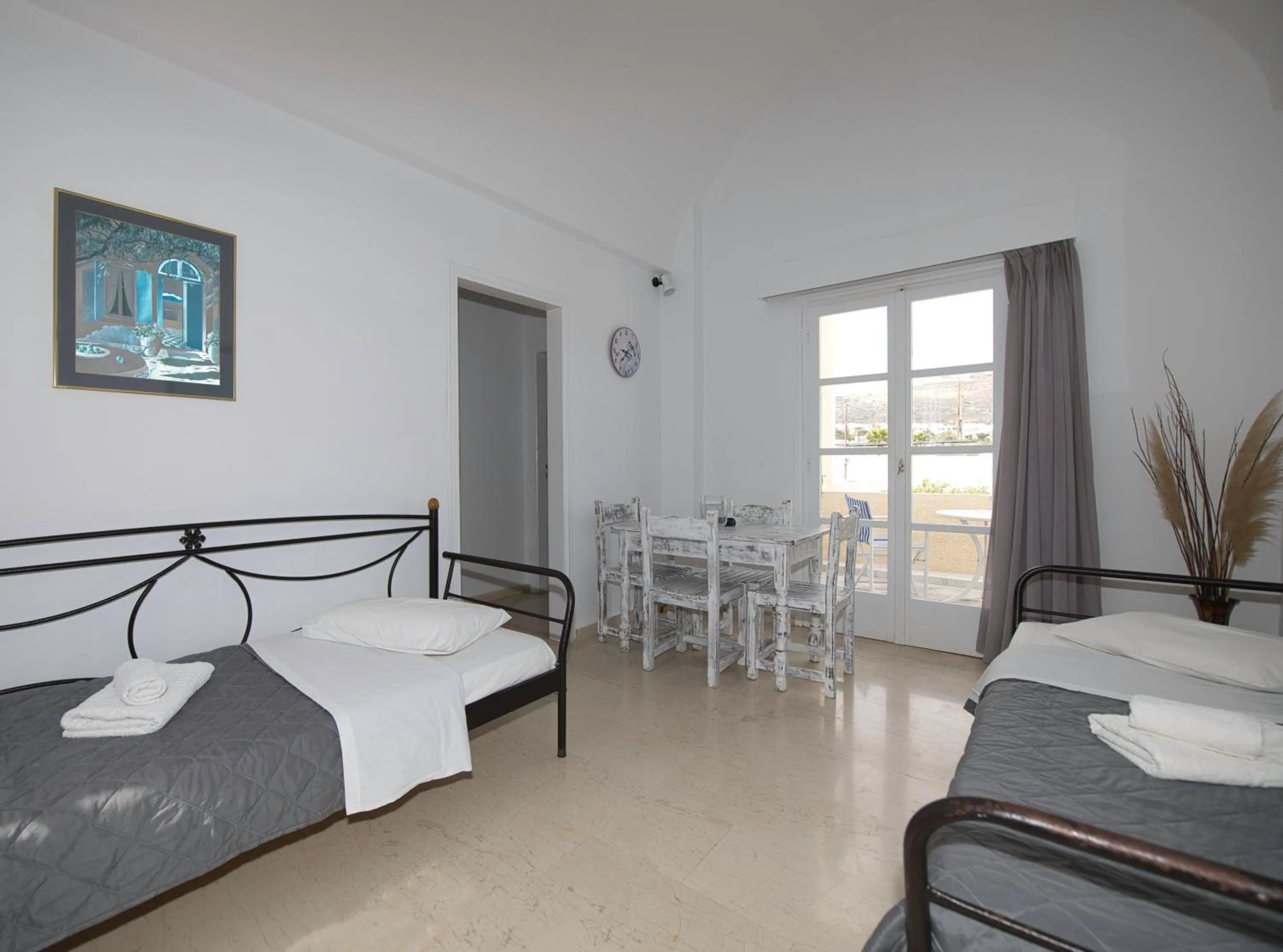 Bed in Ira Apartments