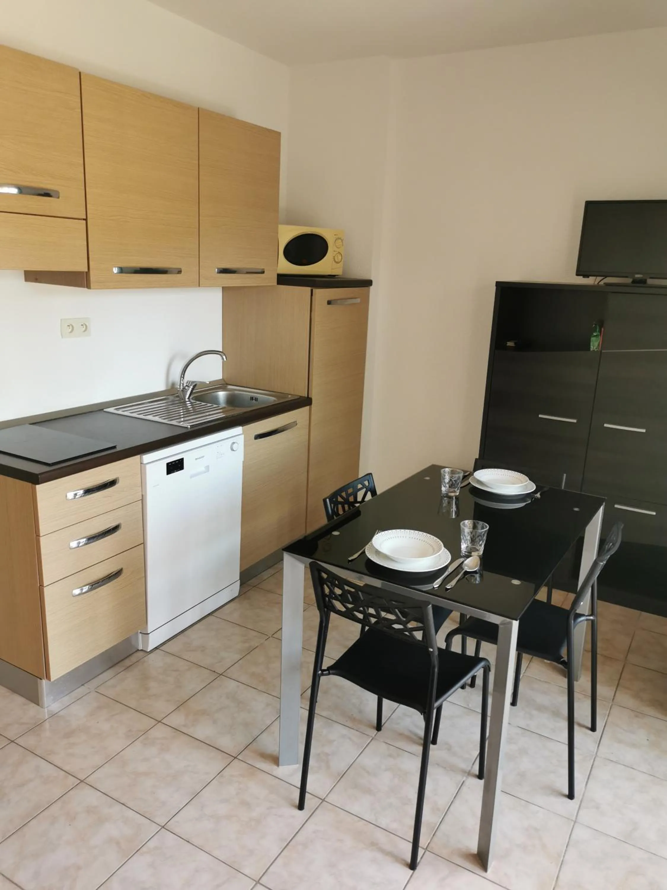 Kitchen or kitchenette in Terres de France - Les Hauts du Maquis