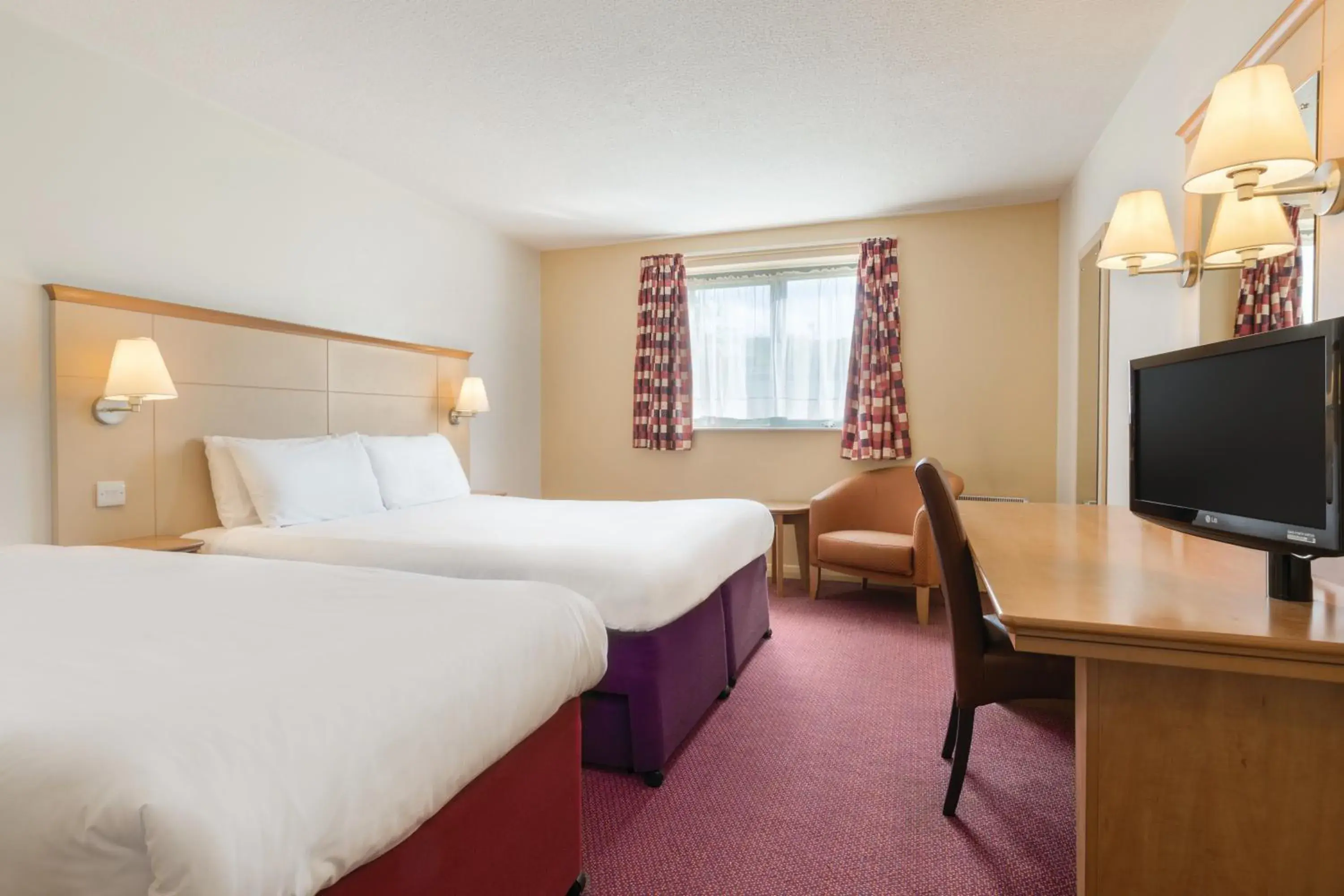 Family Room (2 Adults + 2 Children) in Days Inn Winchester Family Room (2 Adults + 2 Children) in Days Inn Winchester