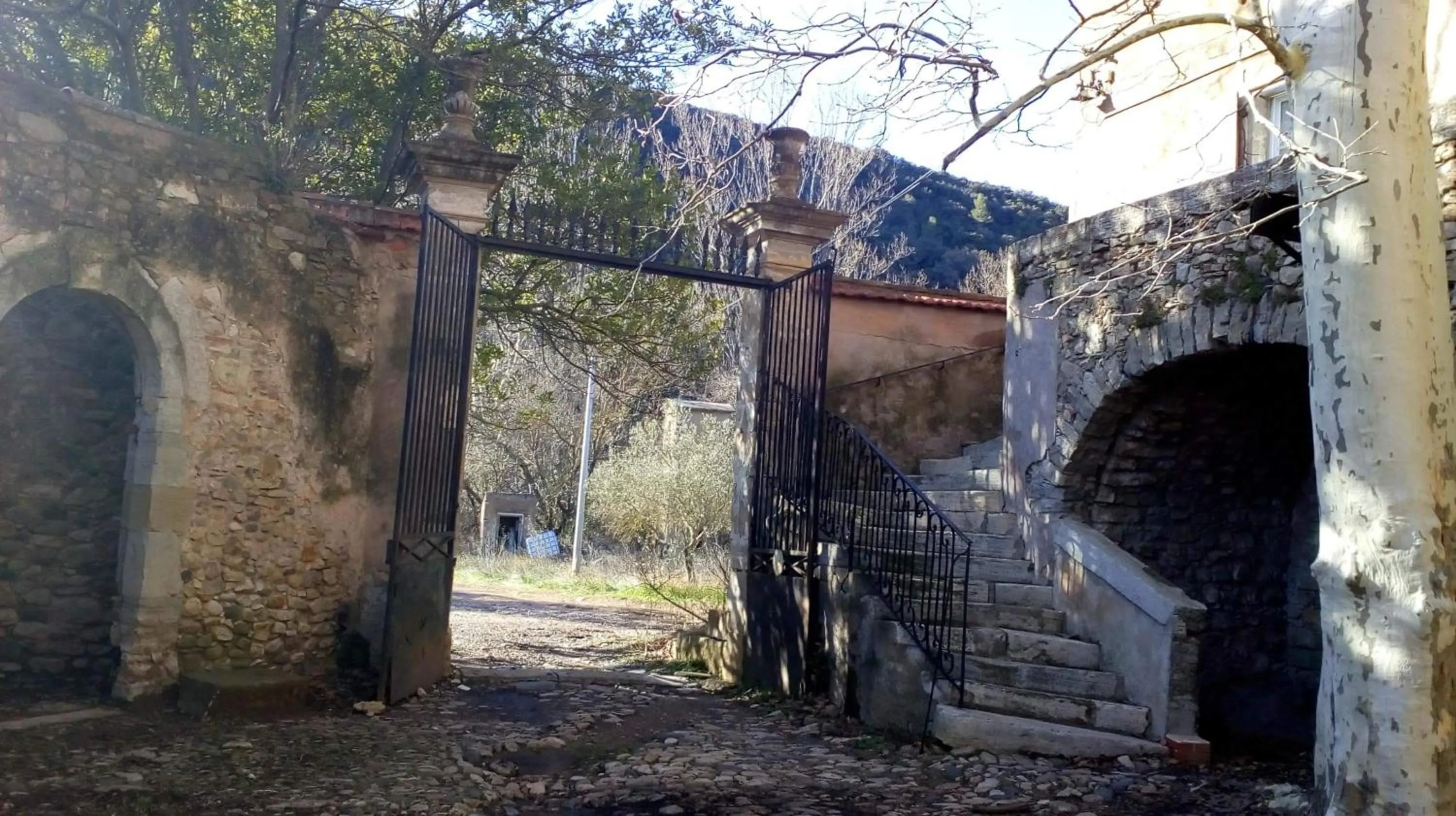 Facade/entrance in Chambres d'hôtes Domaine de Pélissols