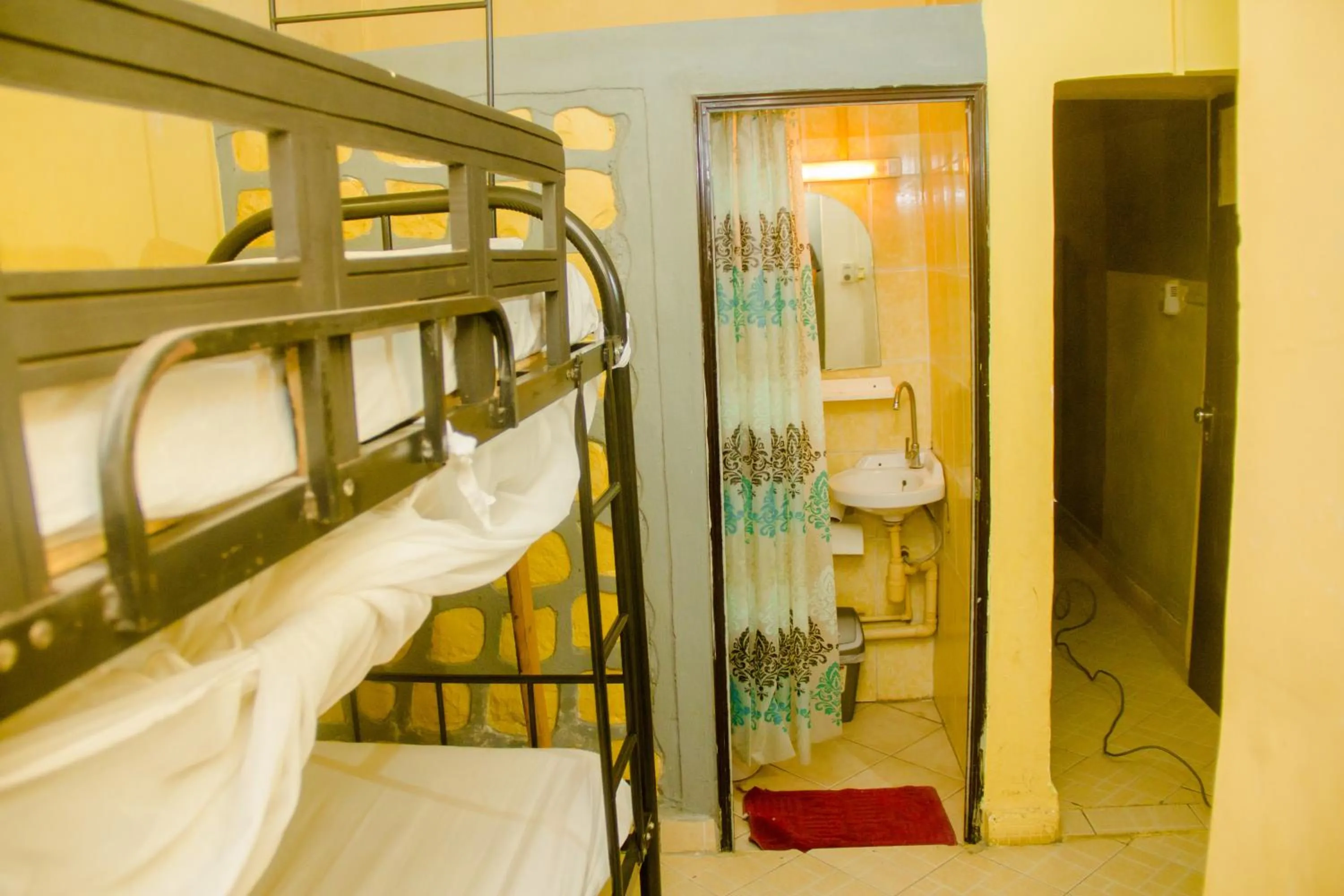 bunk bed, Bed in Salama Hôtel Majunga