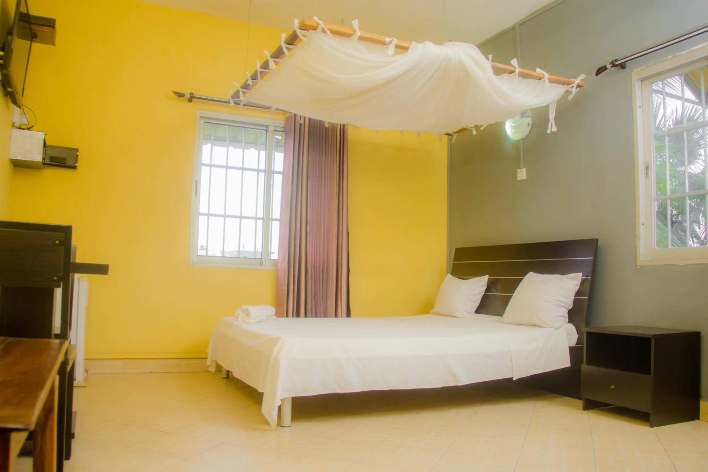 Photo of the whole room, Bed in Salama Hôtel Majunga