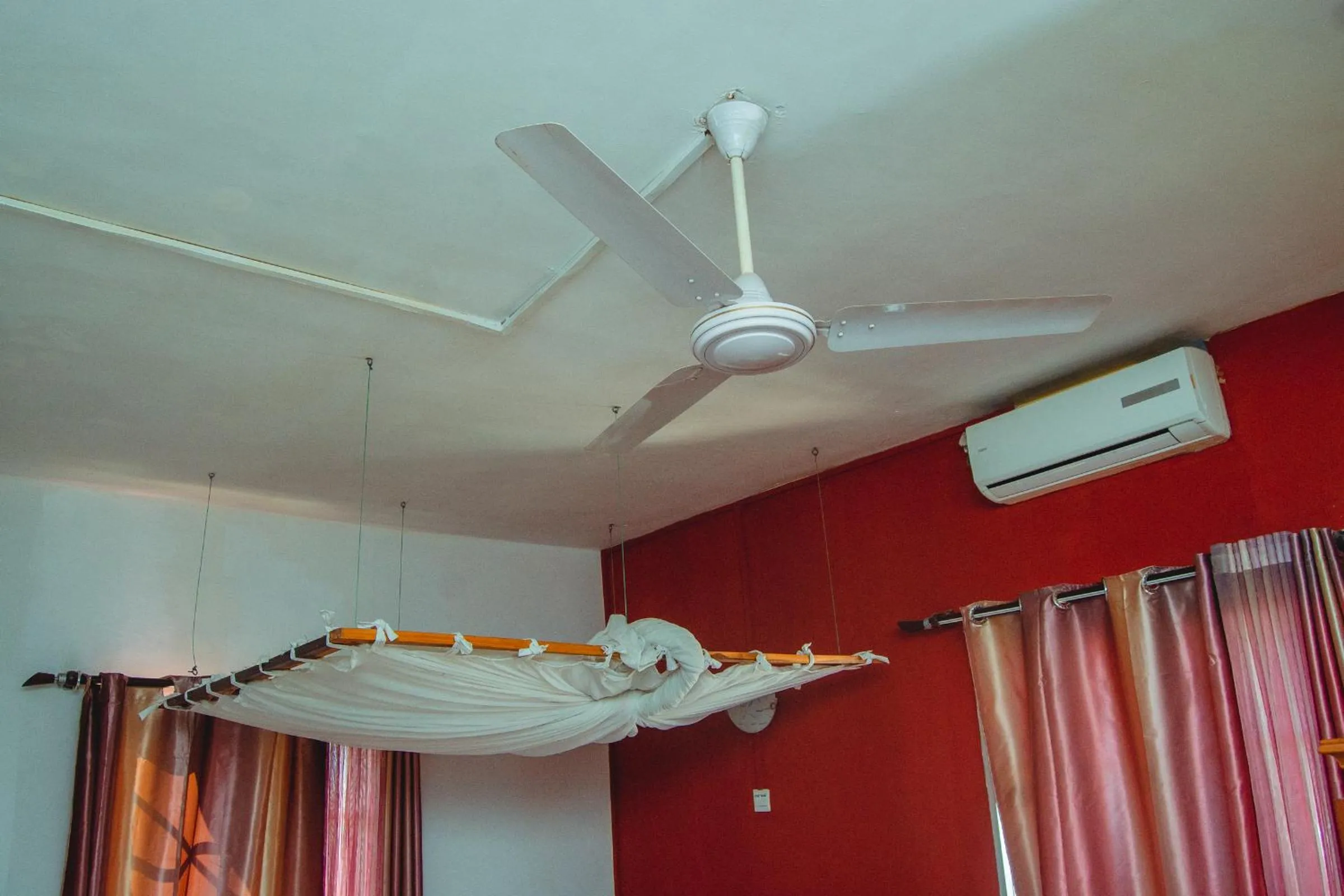 fireplace in Salama Hôtel Majunga