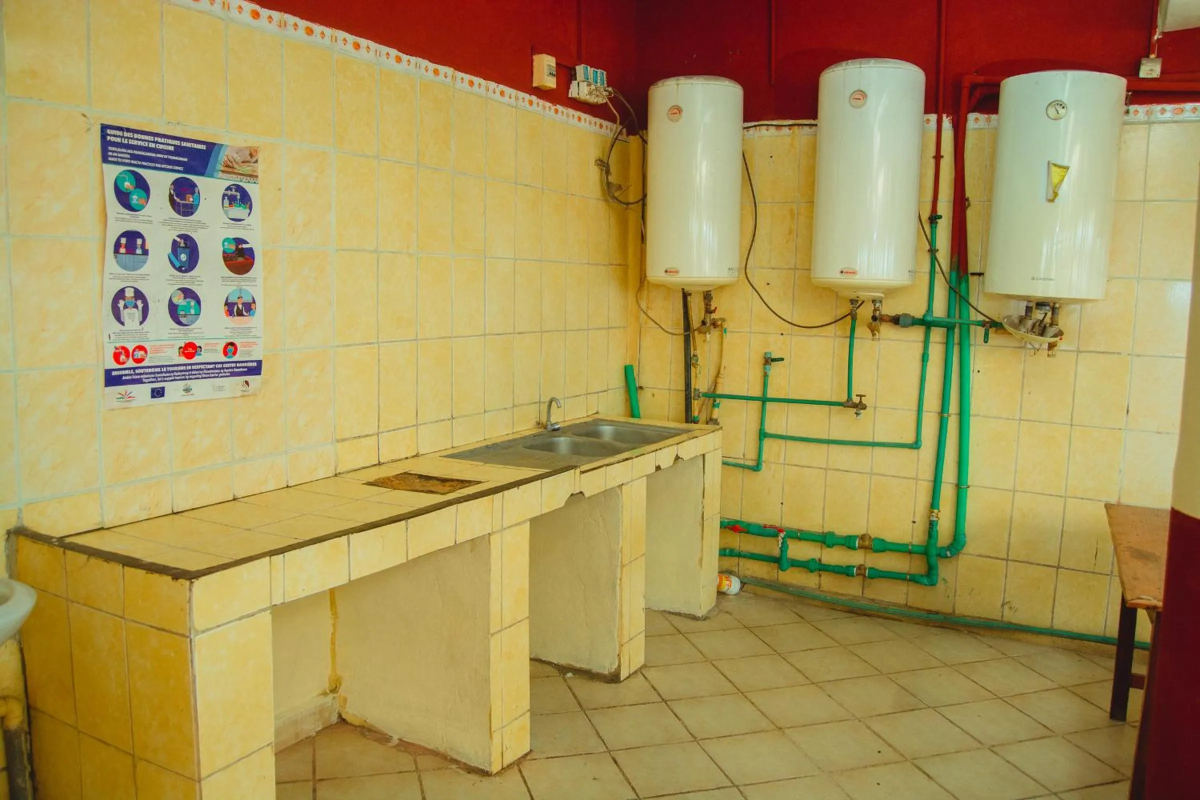 Kitchen or kitchenette in Salama Hôtel Majunga