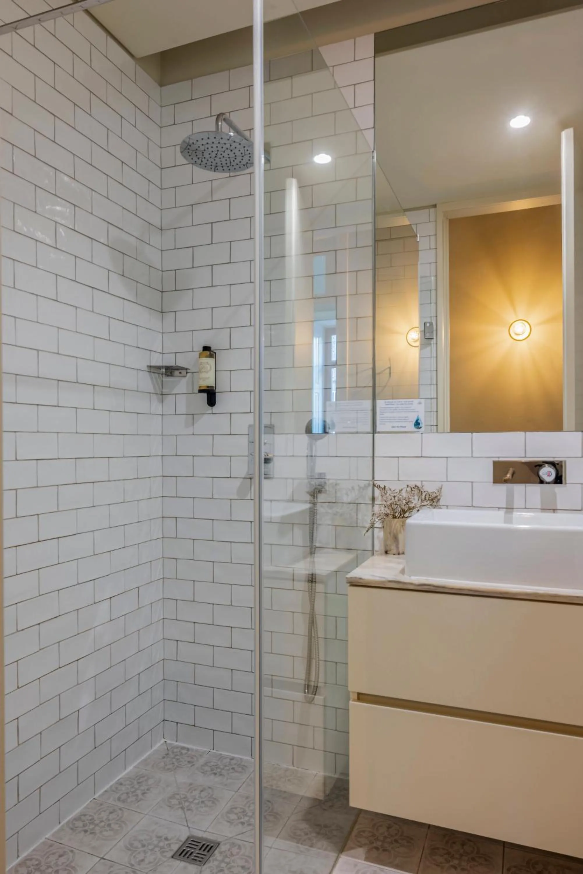 Toilet in Oporto Maison Alves da Veiga