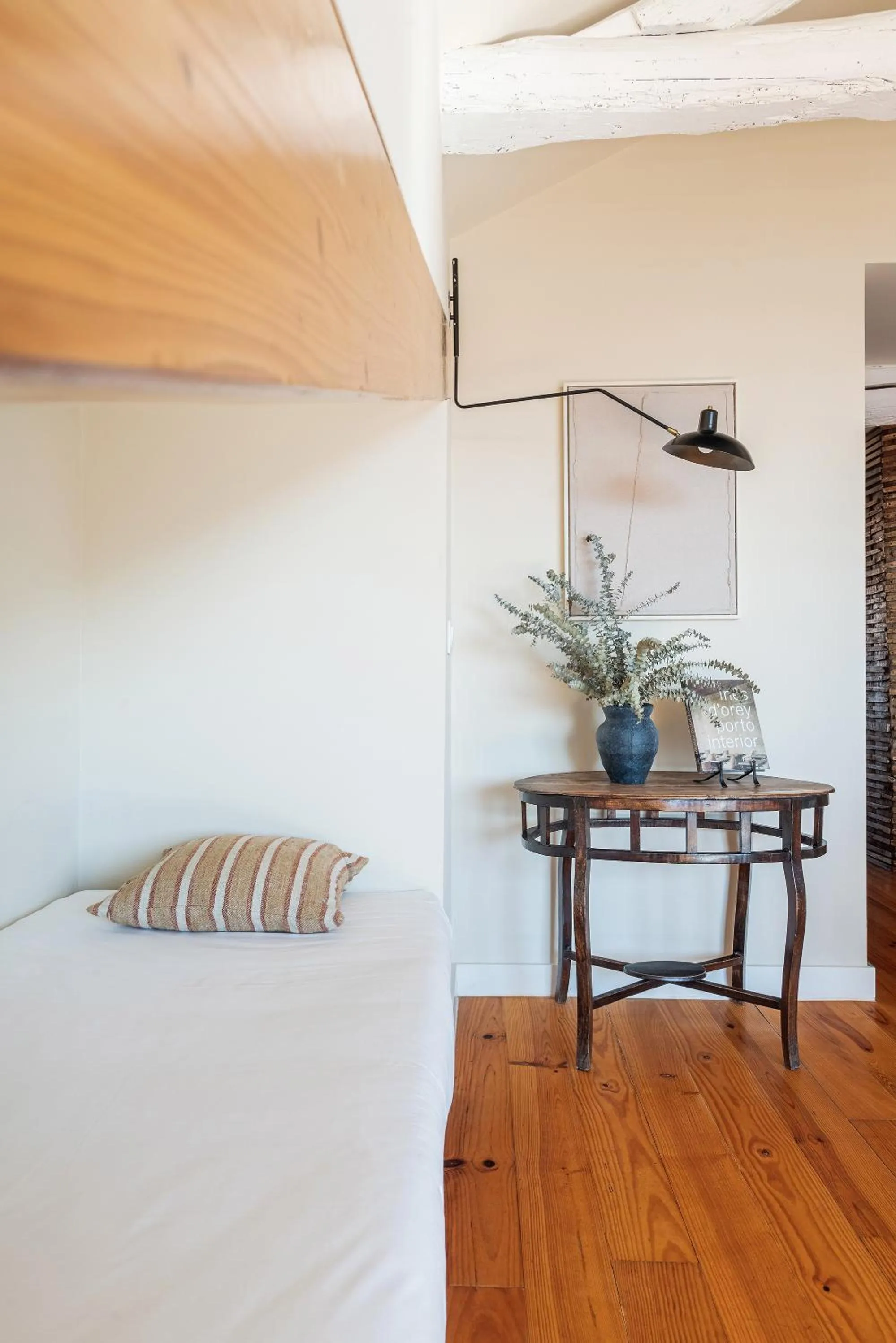 Decorative detail, Bed in Oporto Maison Alves da Veiga