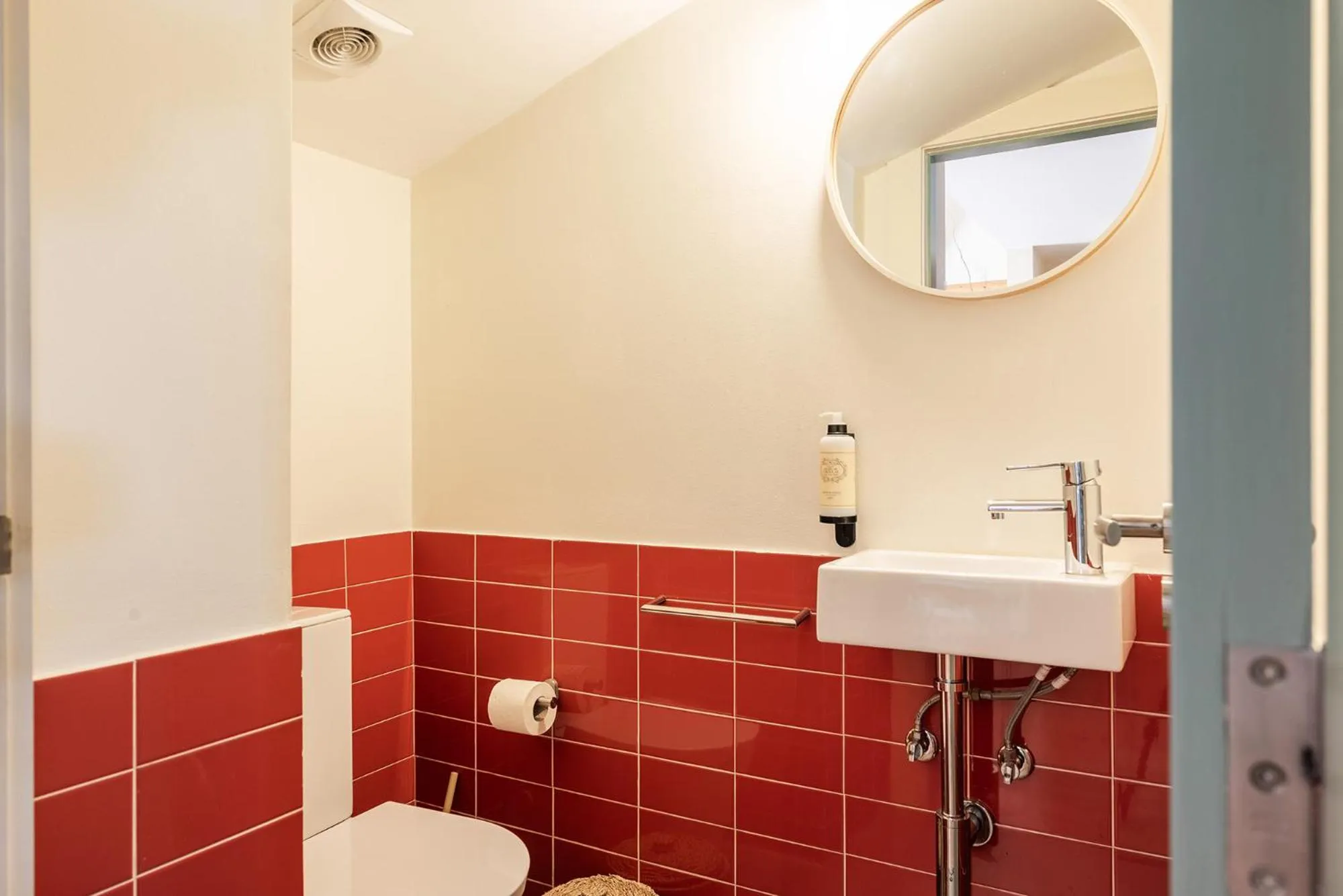 Toilet in Oporto Maison Alves da Veiga