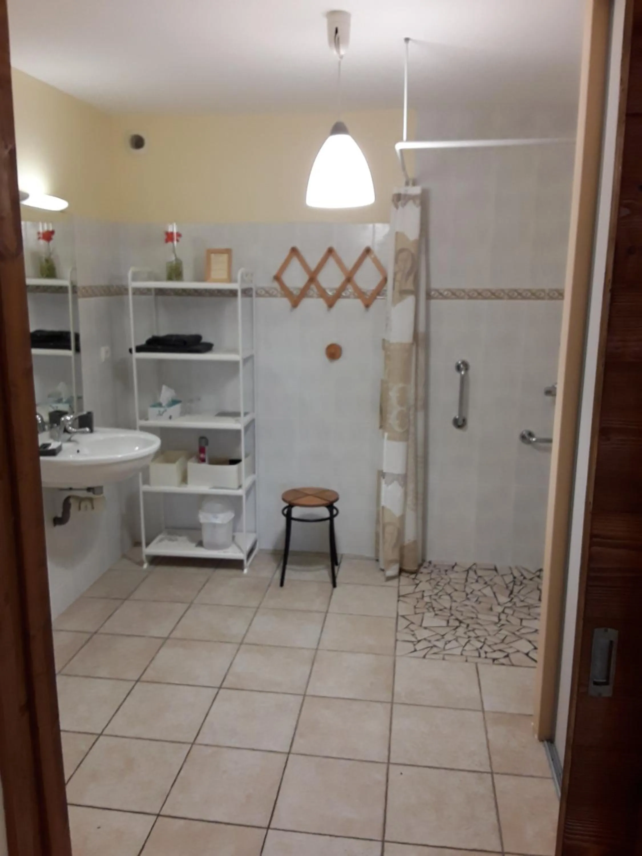 Shower in La Parenthèse - Gîte de la Sittelle