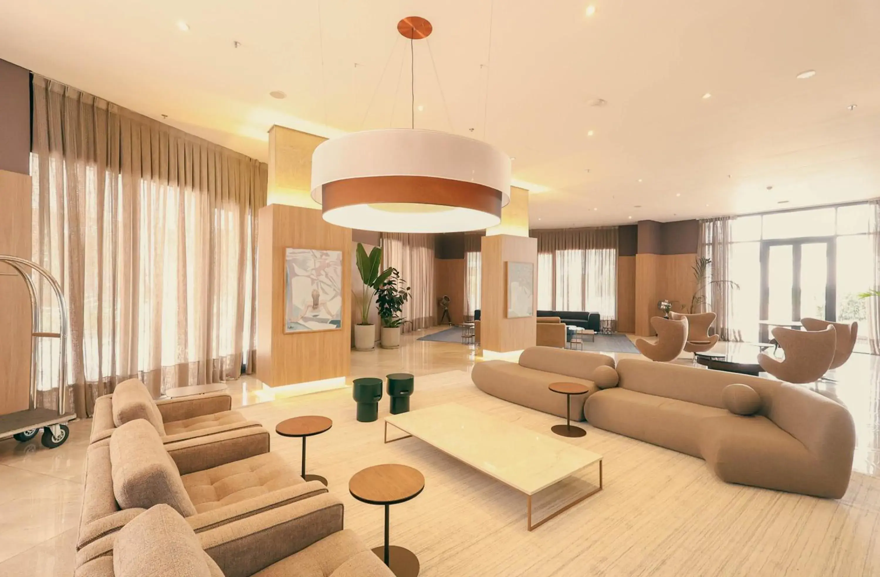 Lobby or reception in TRYP By Wyndham Ribeirão Preto Lobby or reception in TRYP By Wyndham Ribeirão Preto