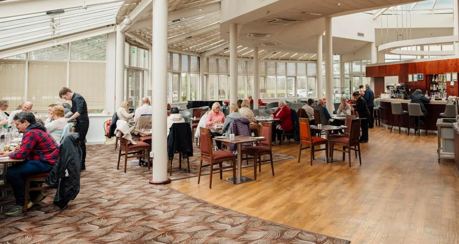 Restaurant/places to eat in Alona Hotel