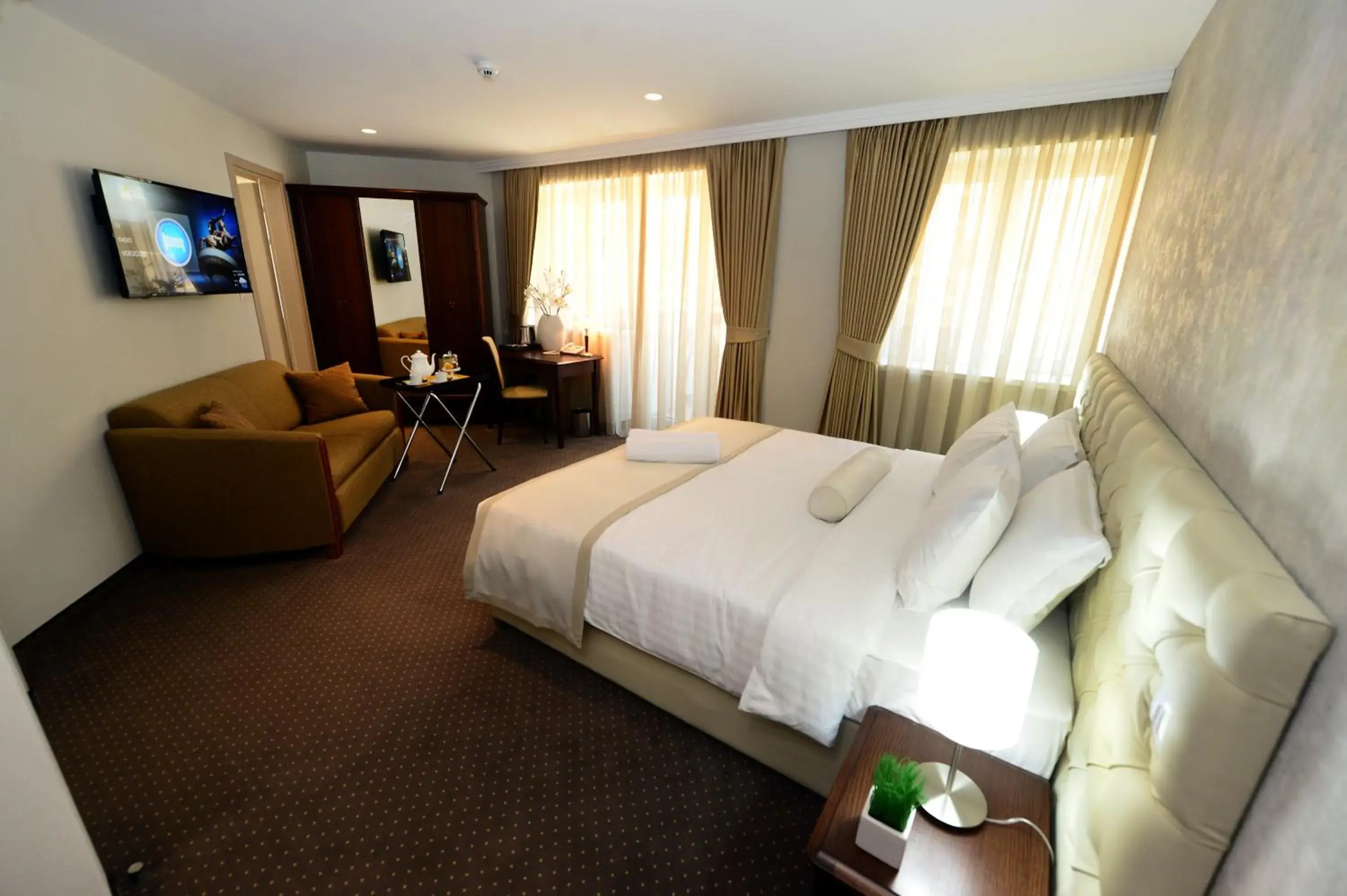 Senior Suite with City View - single occupancy in Alexandar Square Boutique Hotel Senior Suite with City View - single occupancy in Alexandar Square Boutique Hotel