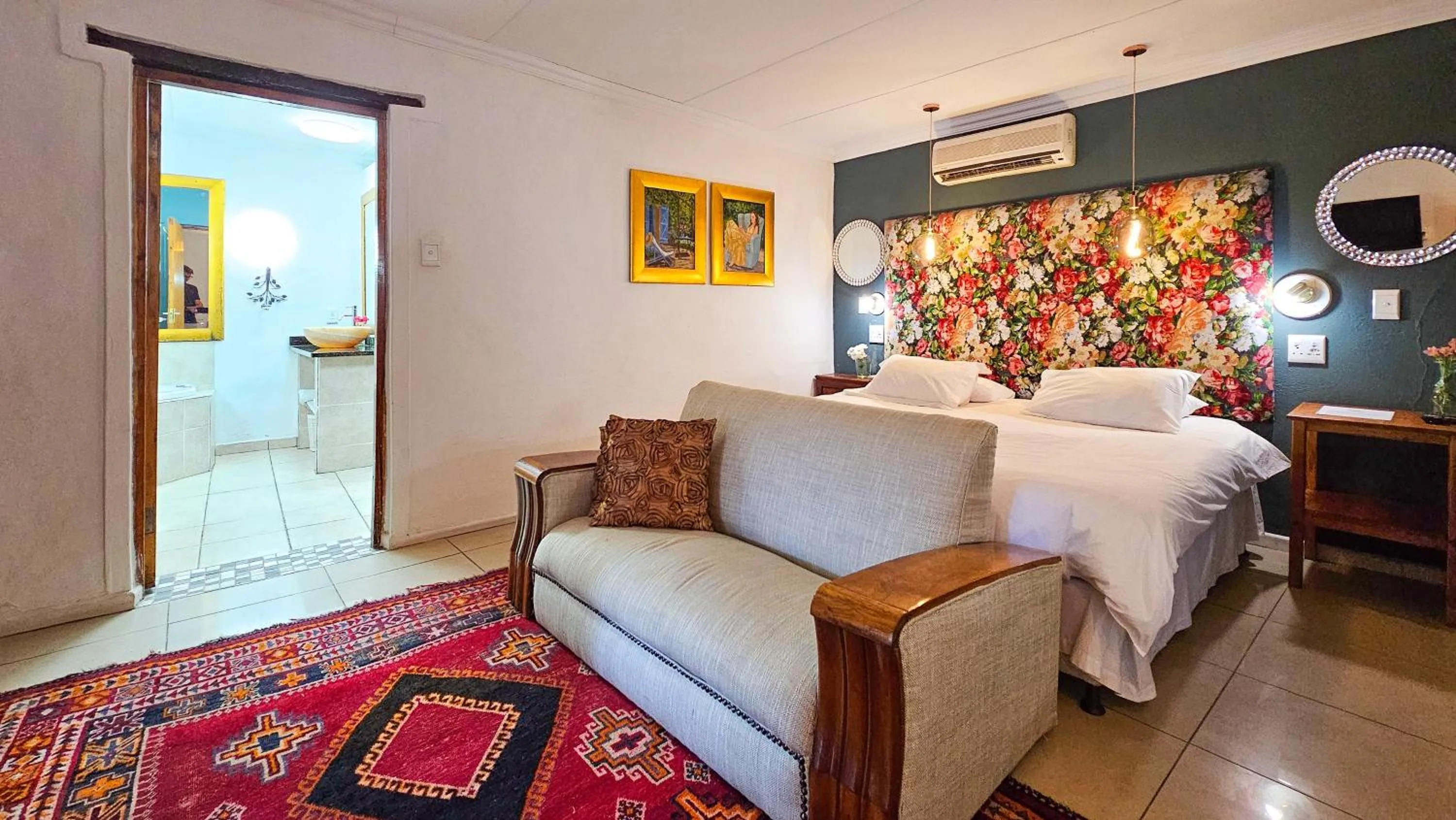 Bed in De Opstal Country Lodge