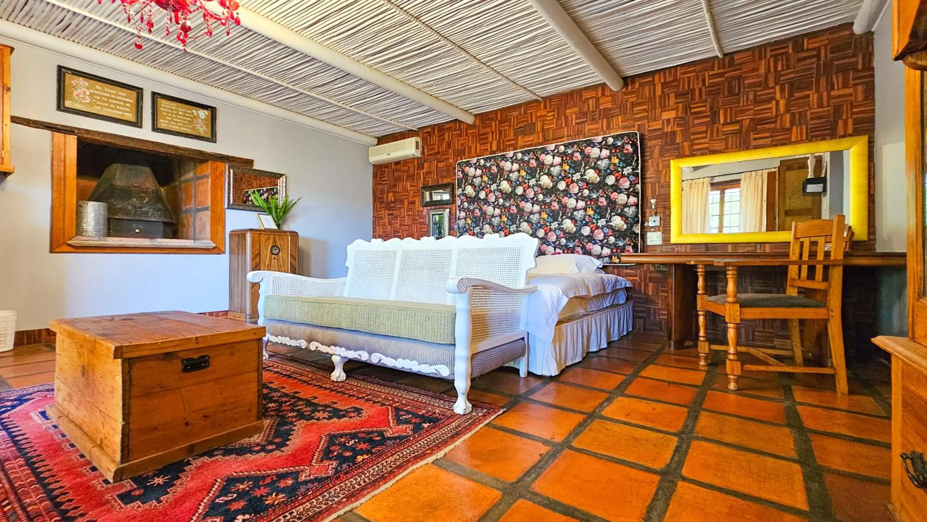 Bed in De Opstal Country Lodge