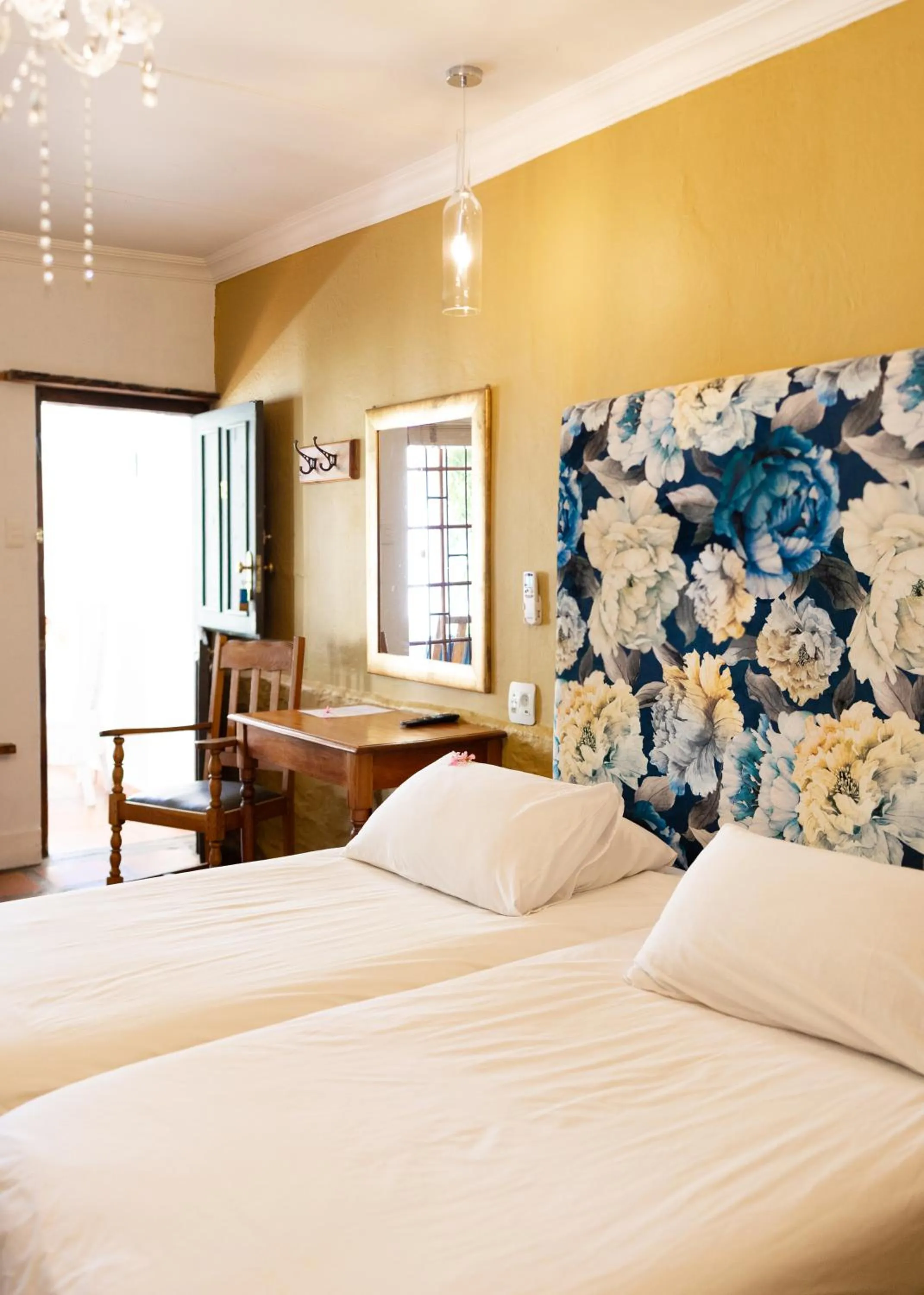 Bed in De Opstal Country Lodge