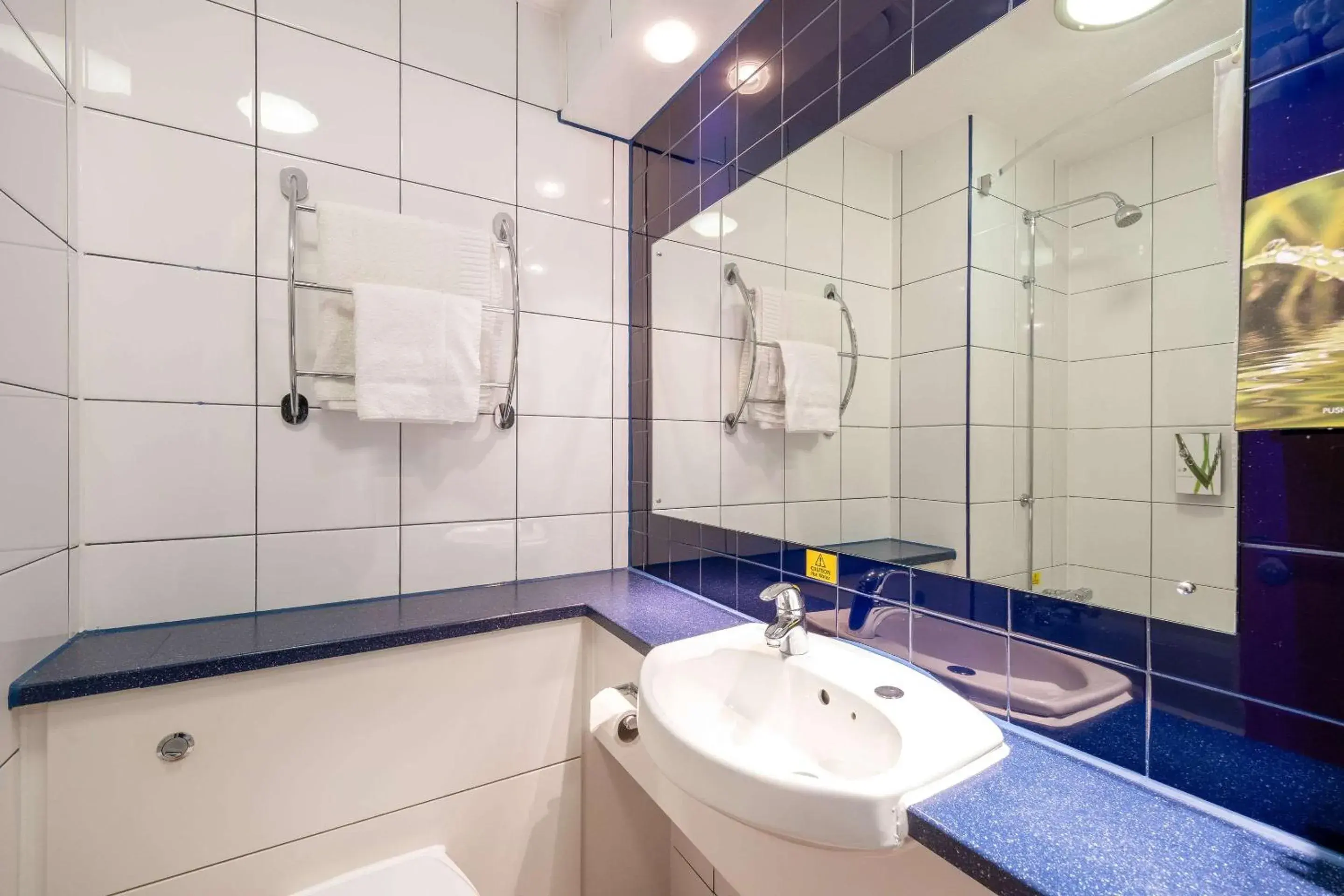 Bathroom in Comfort Inn Sunderland