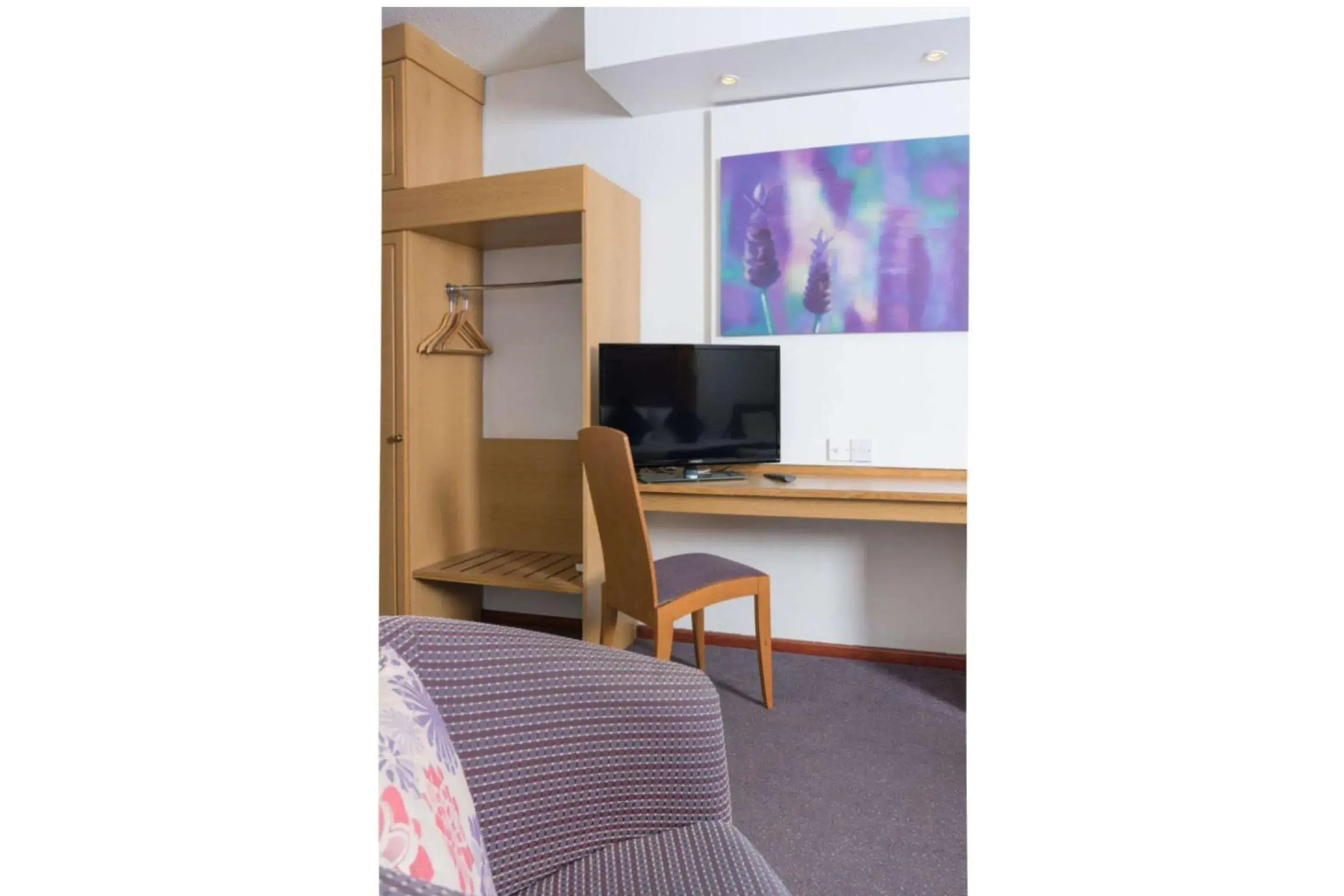 TV and multimedia, TV/Entertainment Center in Comfort Inn Sunderland