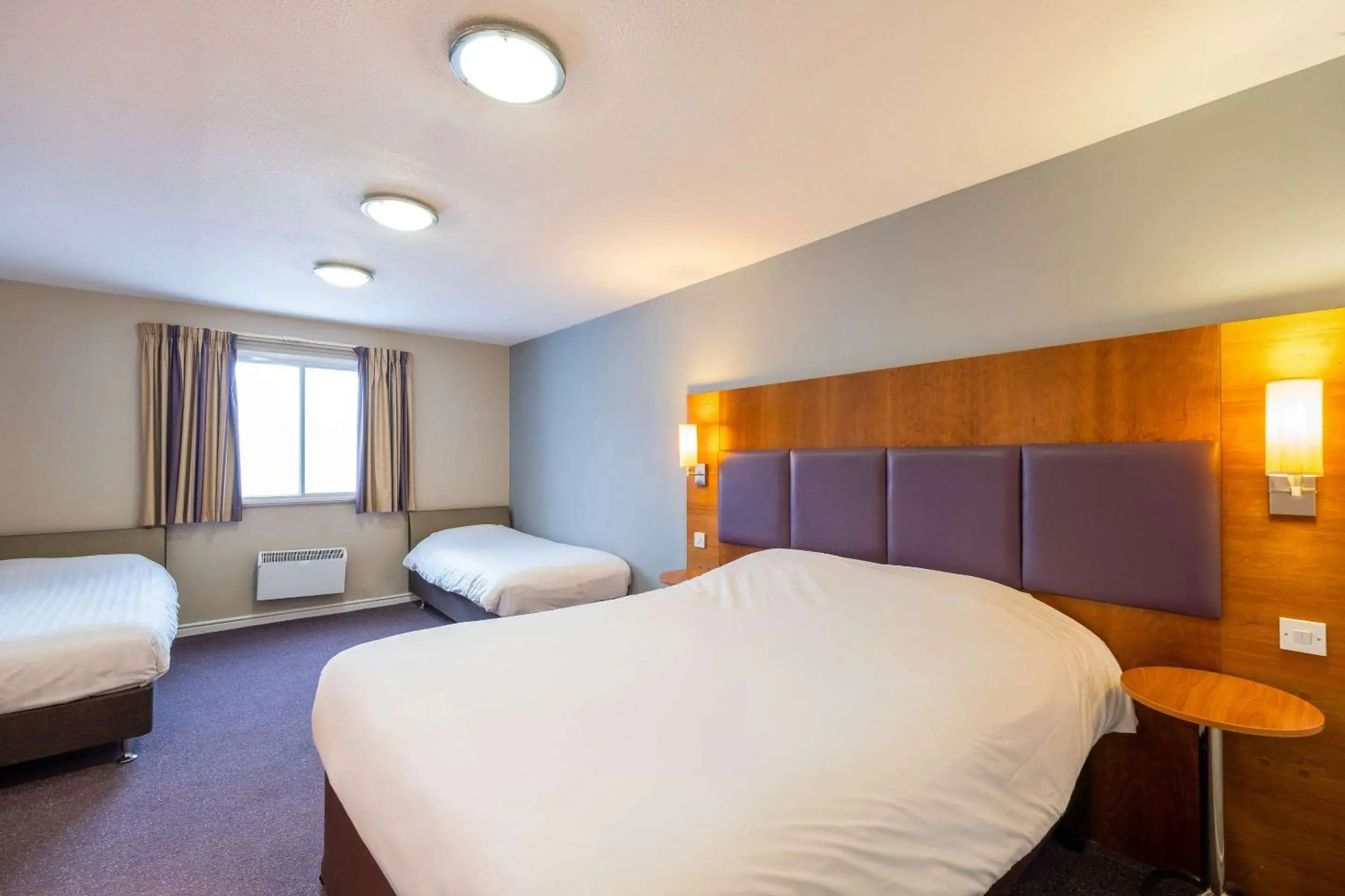 Photo of the whole room, Bed in Comfort Inn Sunderland