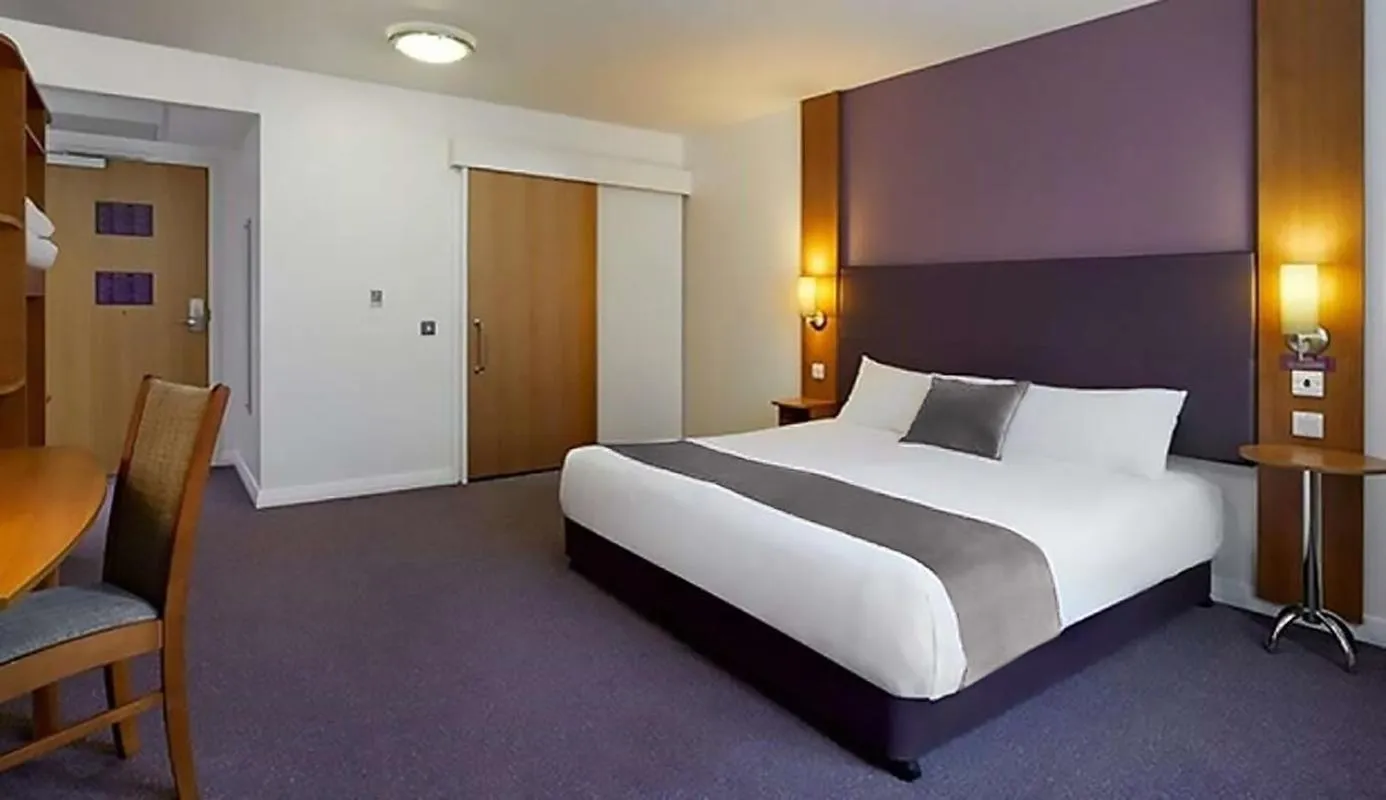 Bedroom, Bed in Comfort Inn Sunderland