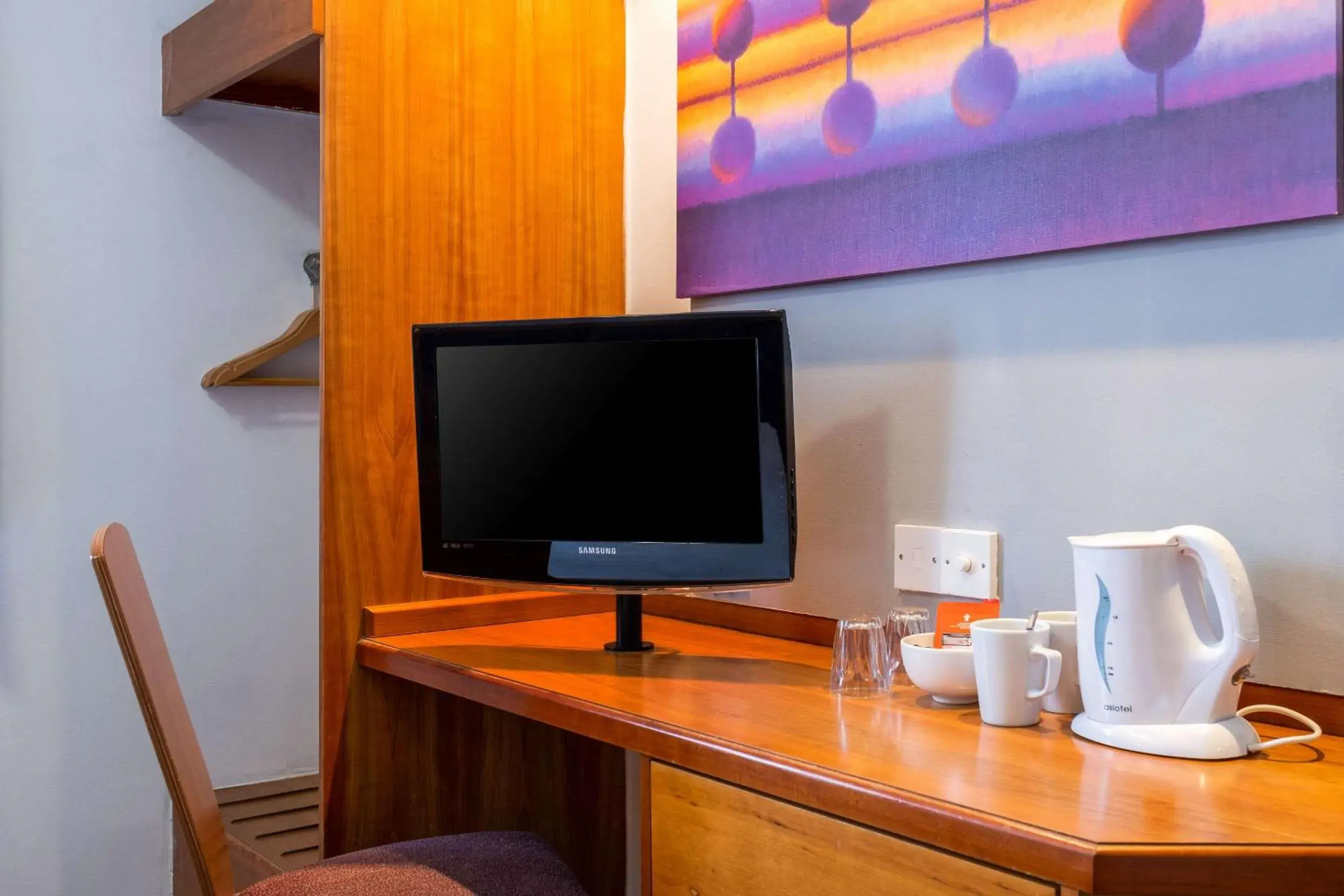 Photo of the whole room, TV/Entertainment Center in Comfort Inn Sunderland