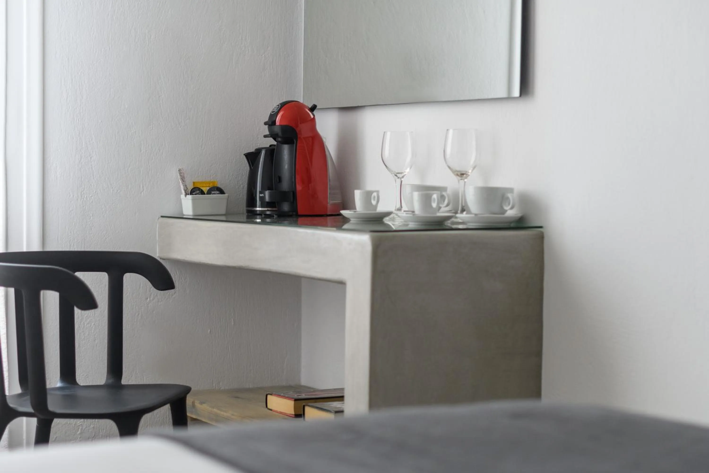 Coffee/tea facilities in Cova Mykonos Suites