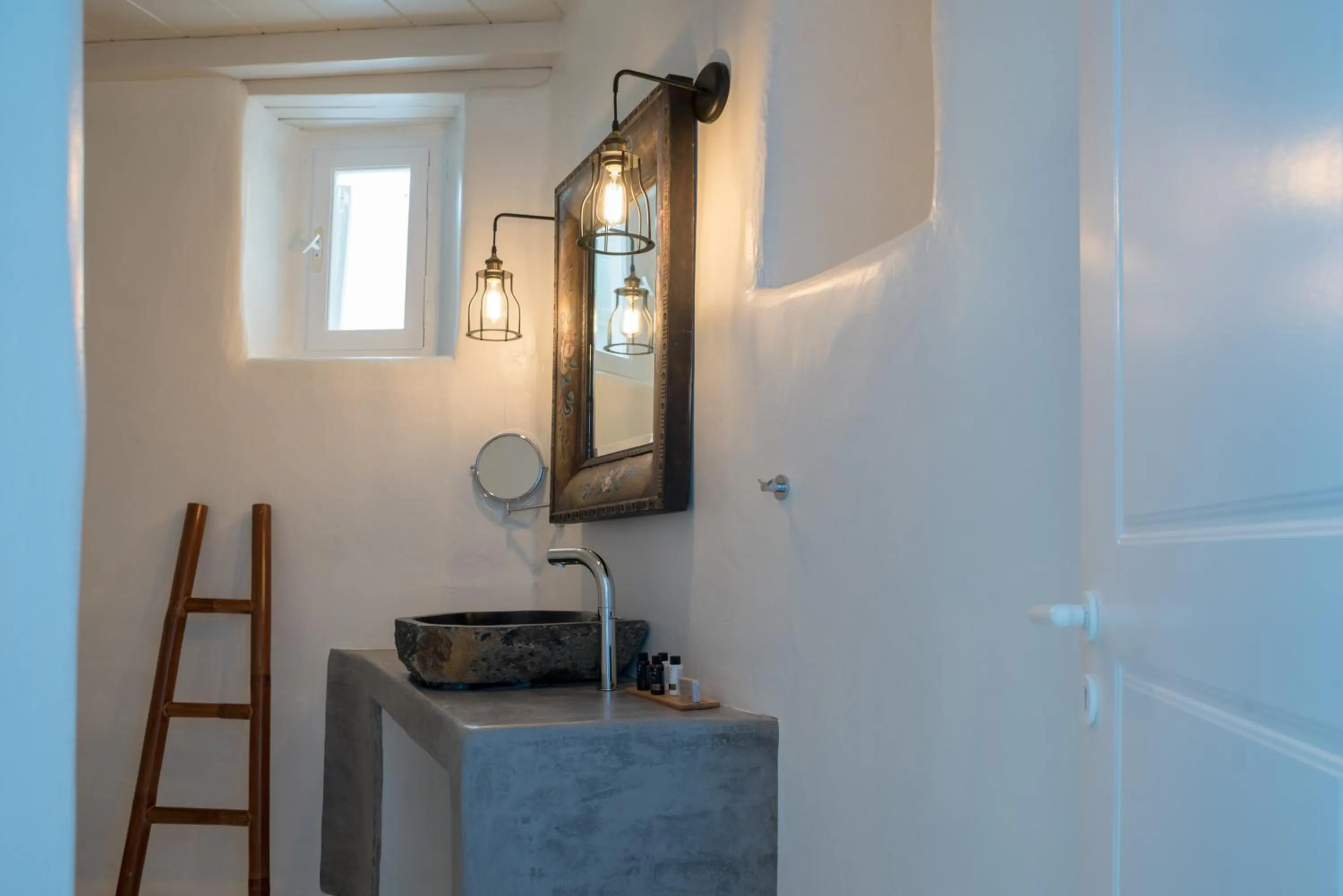 Bathroom in Cova Mykonos Suites