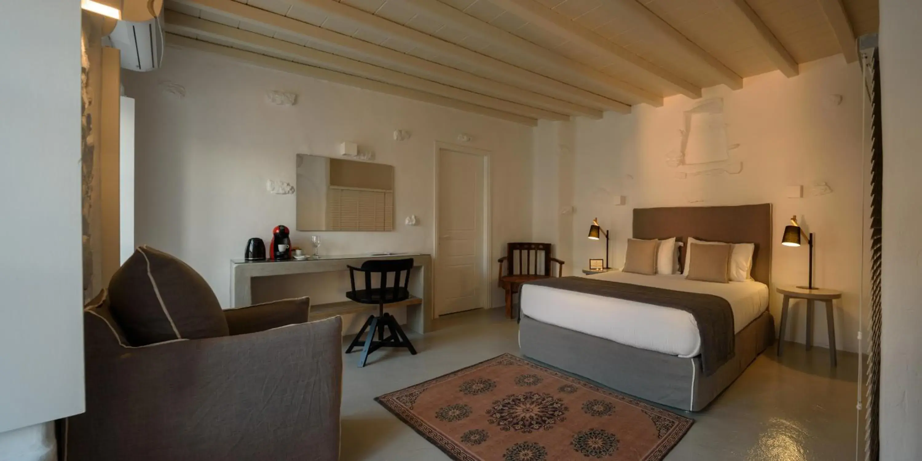 Coffee/tea facilities, Bed in Cova Mykonos Suites Coffee/tea facilities, Bed in Cova Mykonos Suites