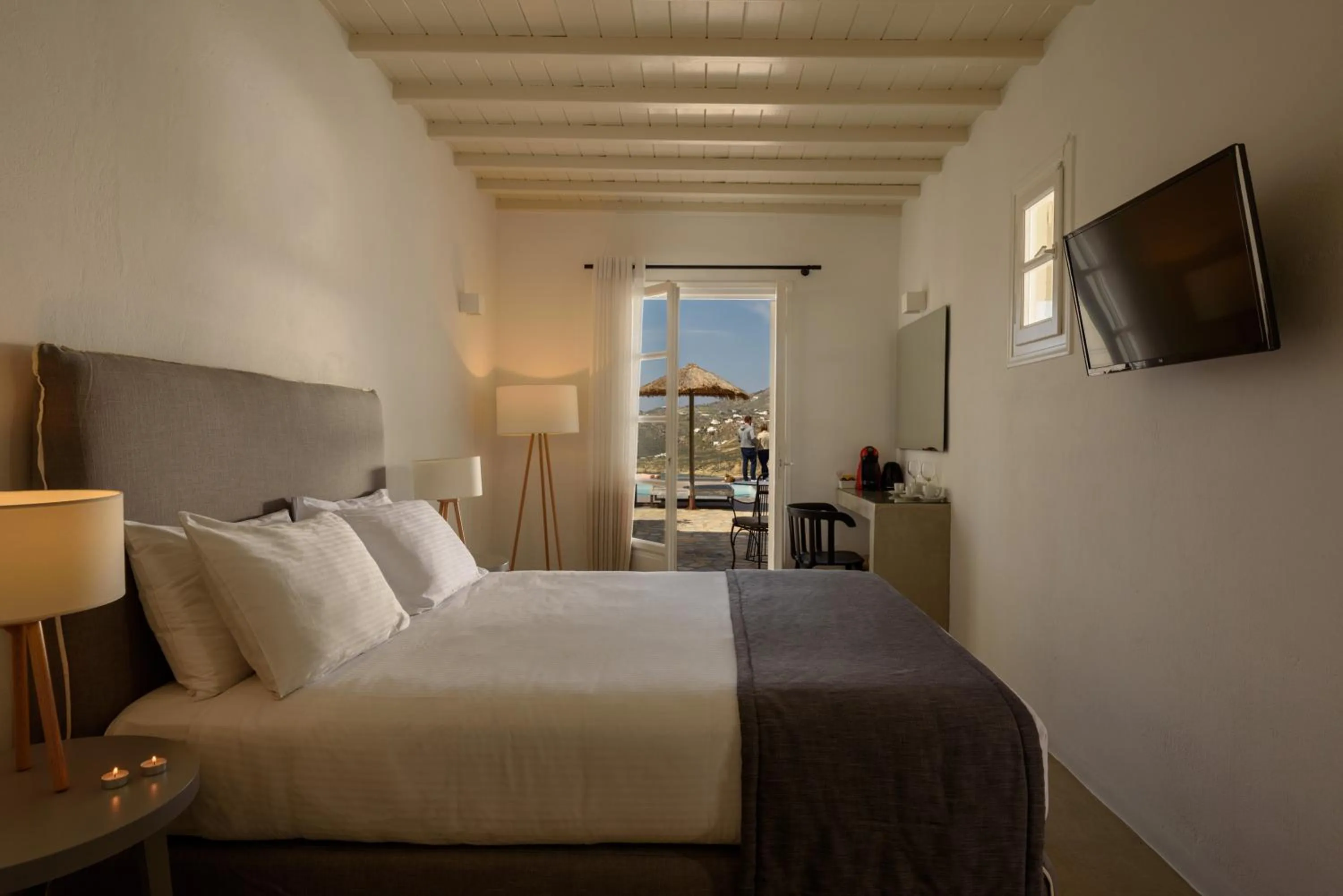 Sunrise, Bed in Cova Mykonos Suites