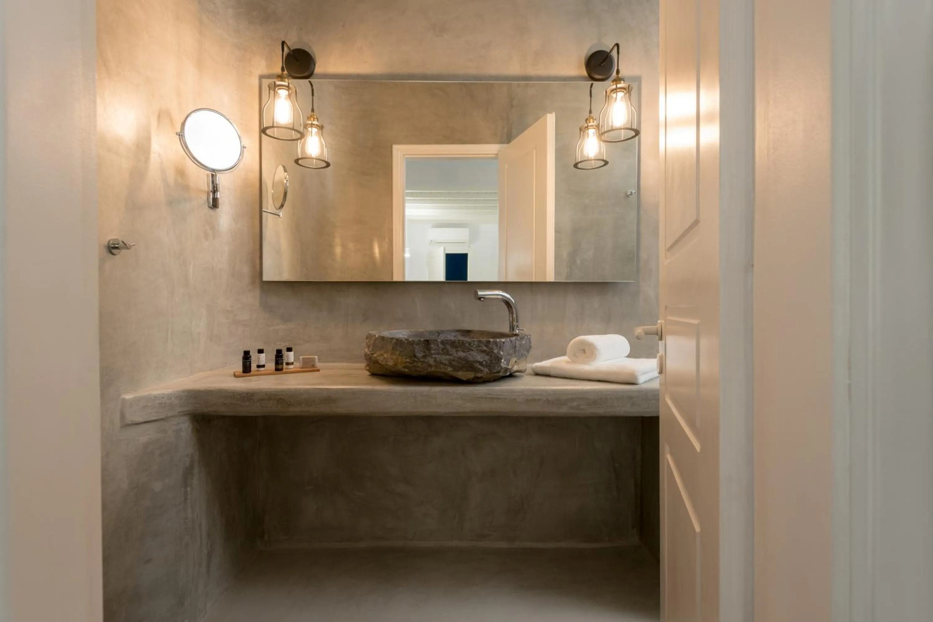 Bathroom in Cova Mykonos Suites