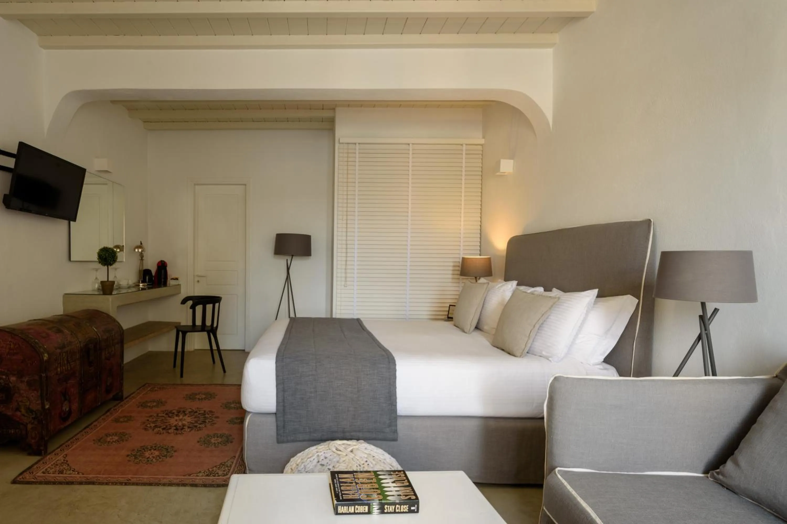 Photo of the whole room, Bed in Cova Mykonos Suites