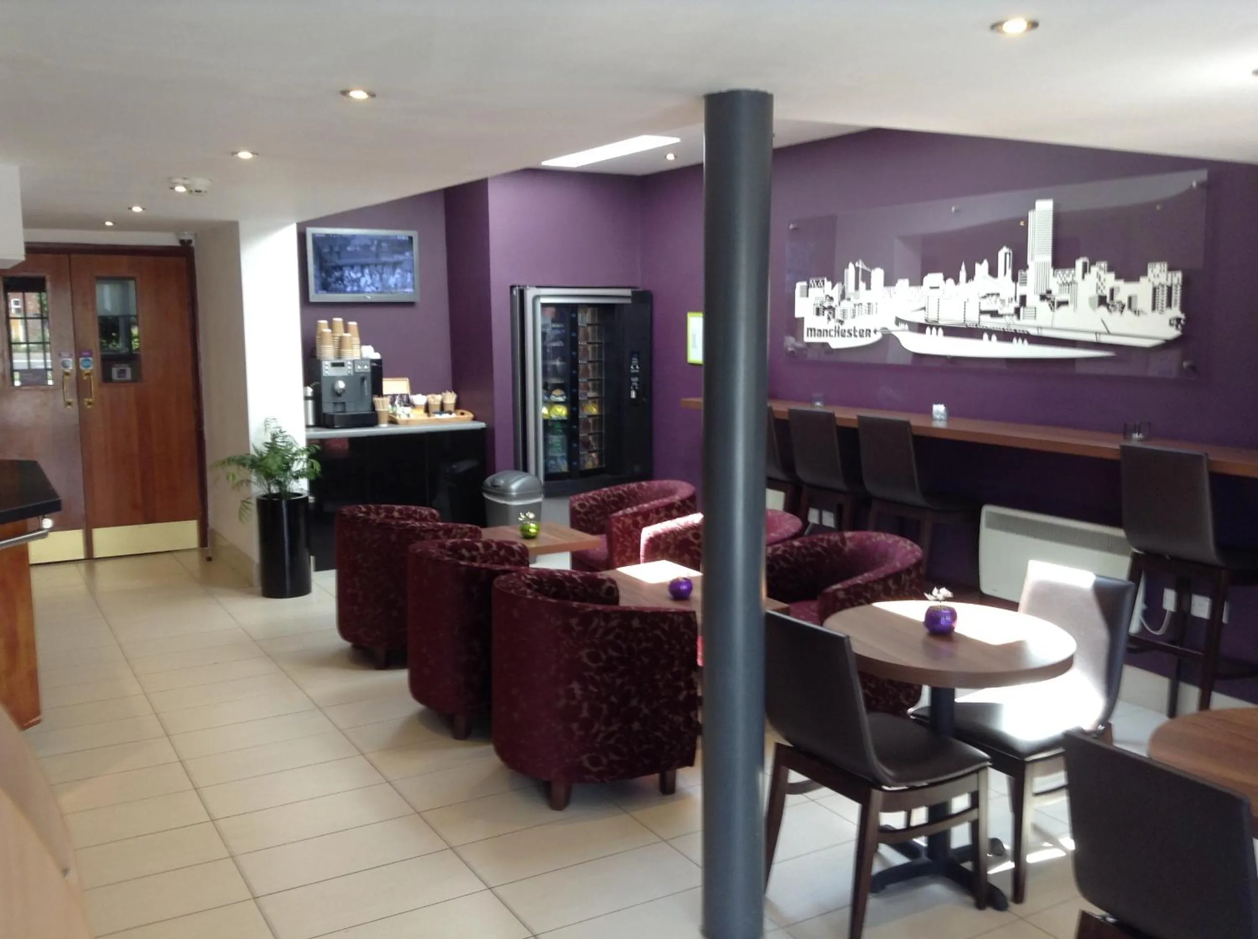 Restaurant/places to eat in Hello Hotel