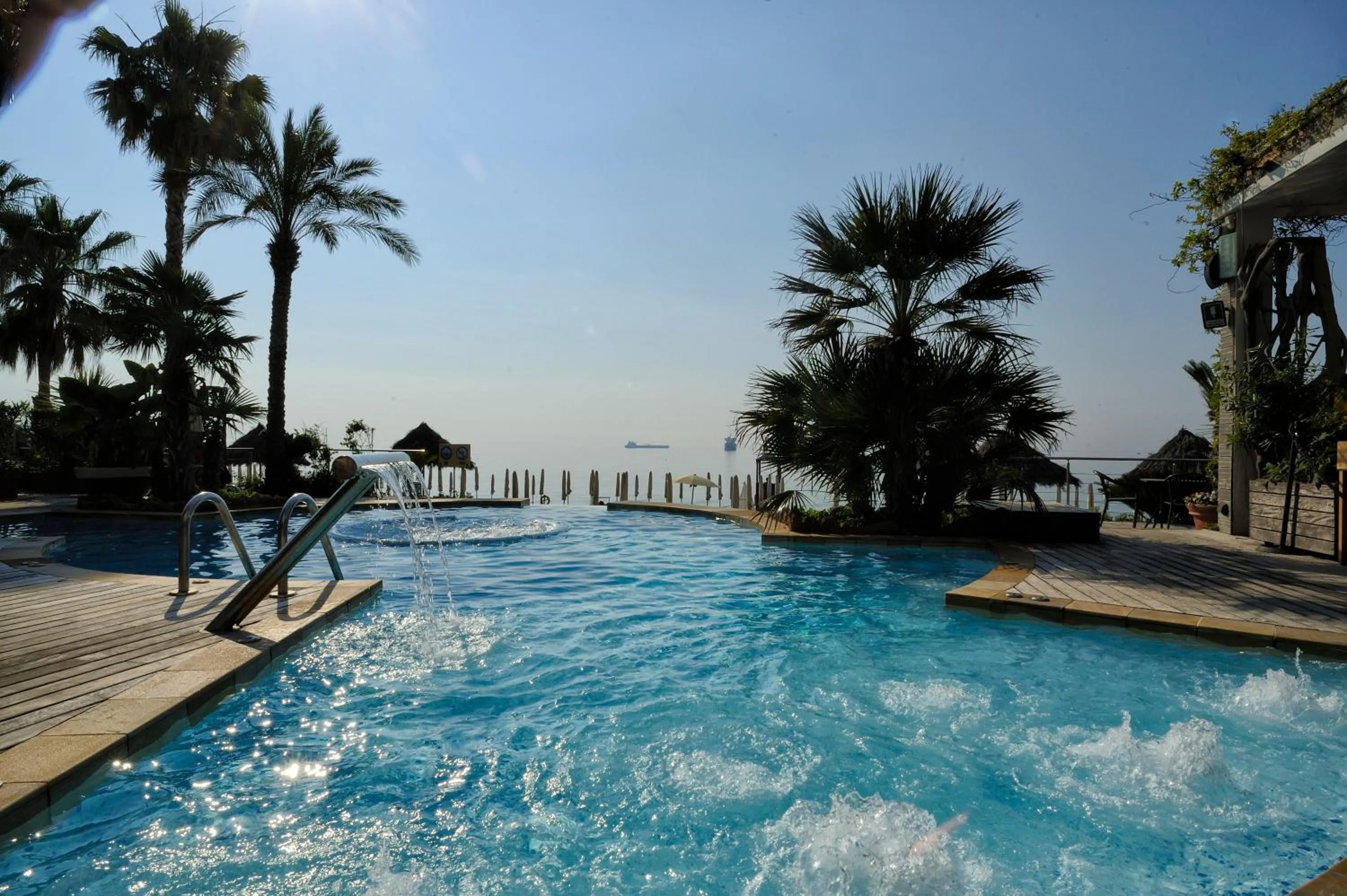 Swimming pool in Mare Hotel