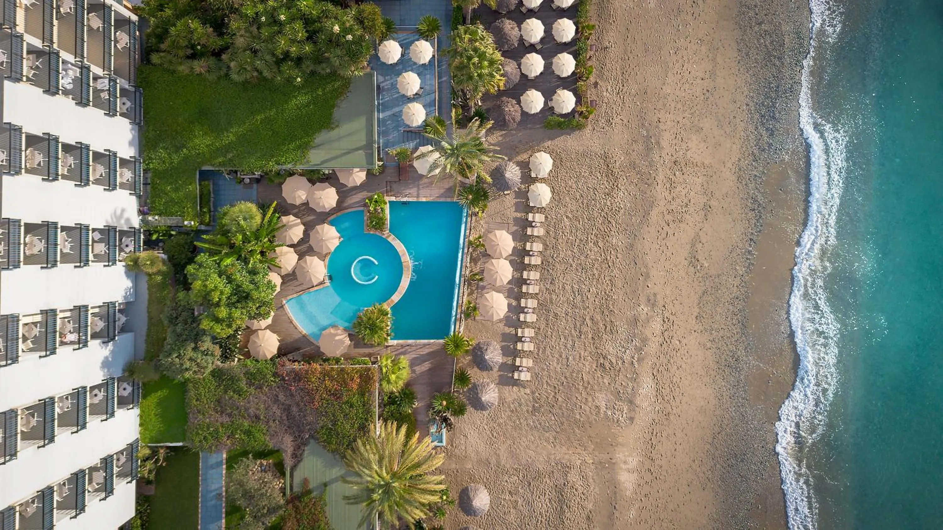 Swimming pool in Mare Hotel