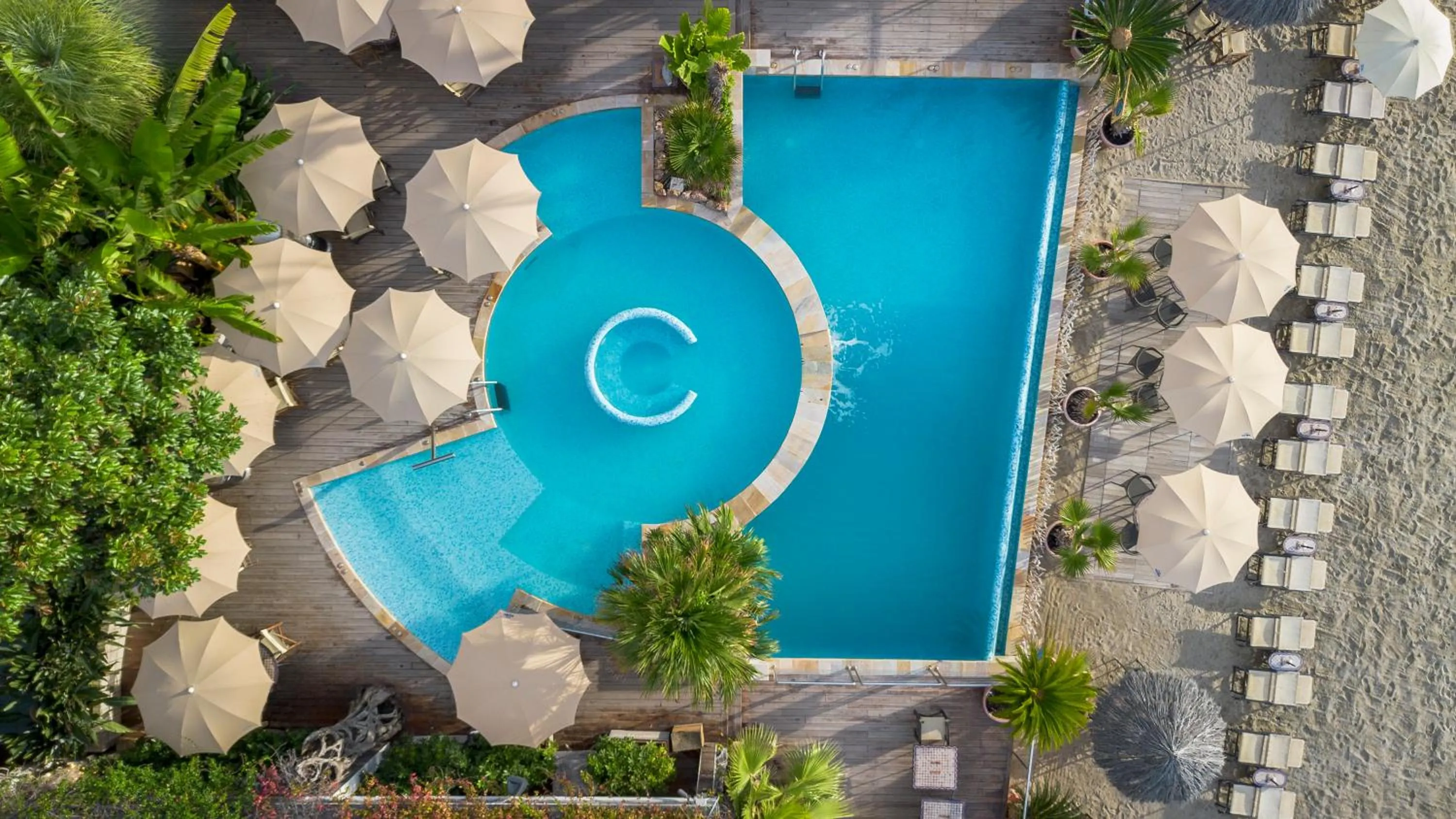 Swimming pool in Mare Hotel