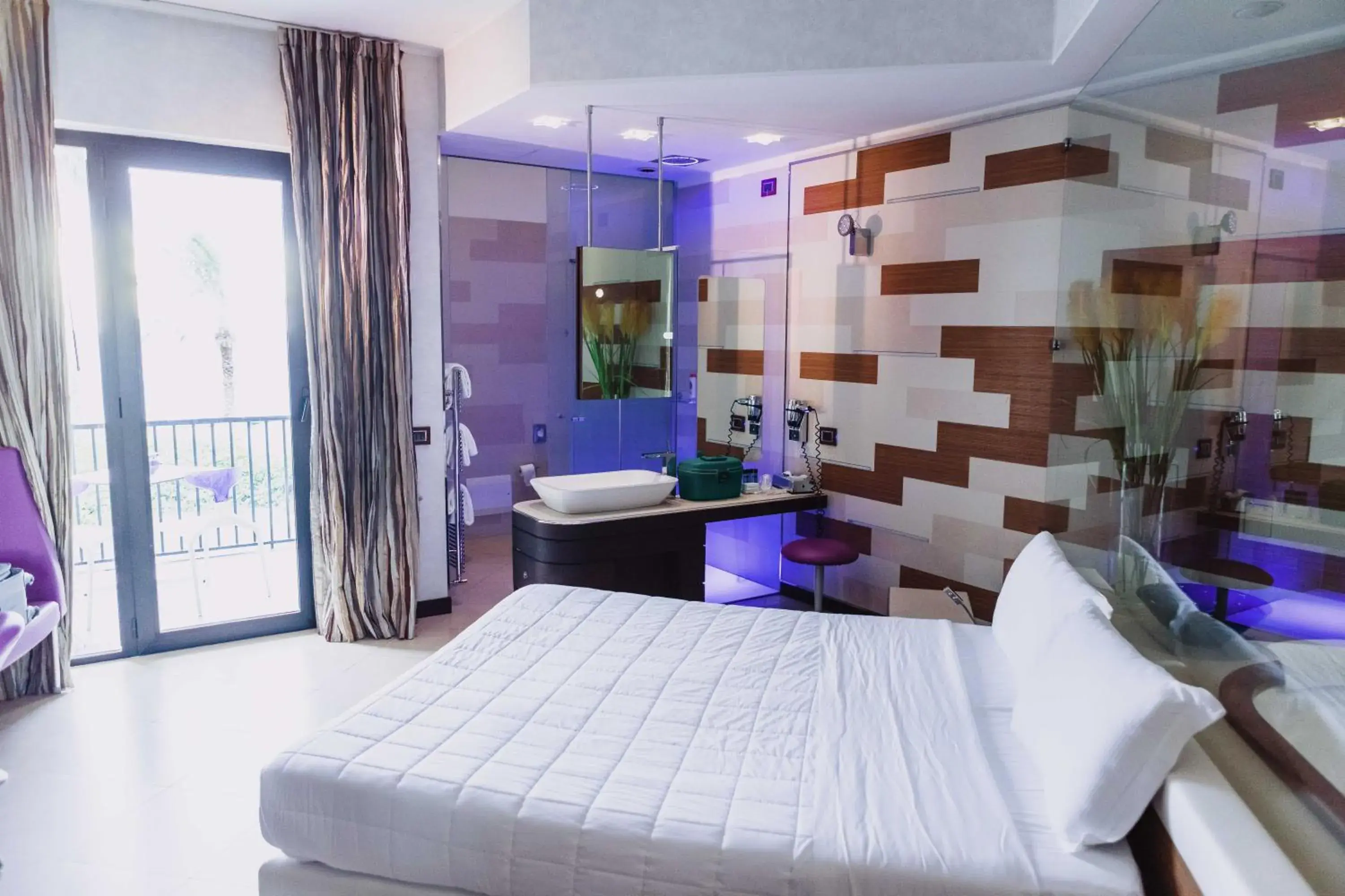 Photo of the whole room, Bed in Mare Hotel Photo of the whole room, Bed in Mare Hotel