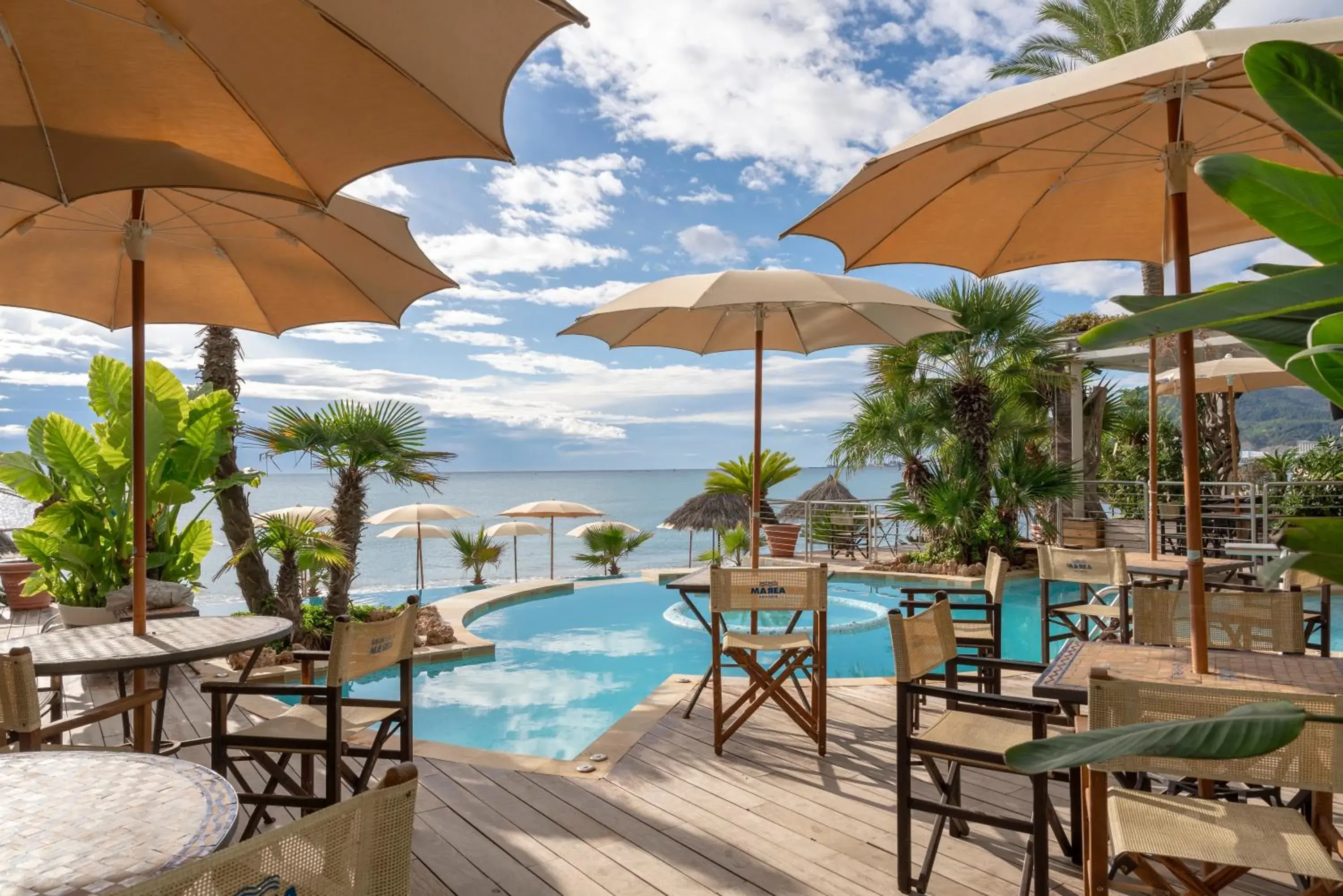 Swimming pool in Mare Hotel Swimming pool in Mare Hotel