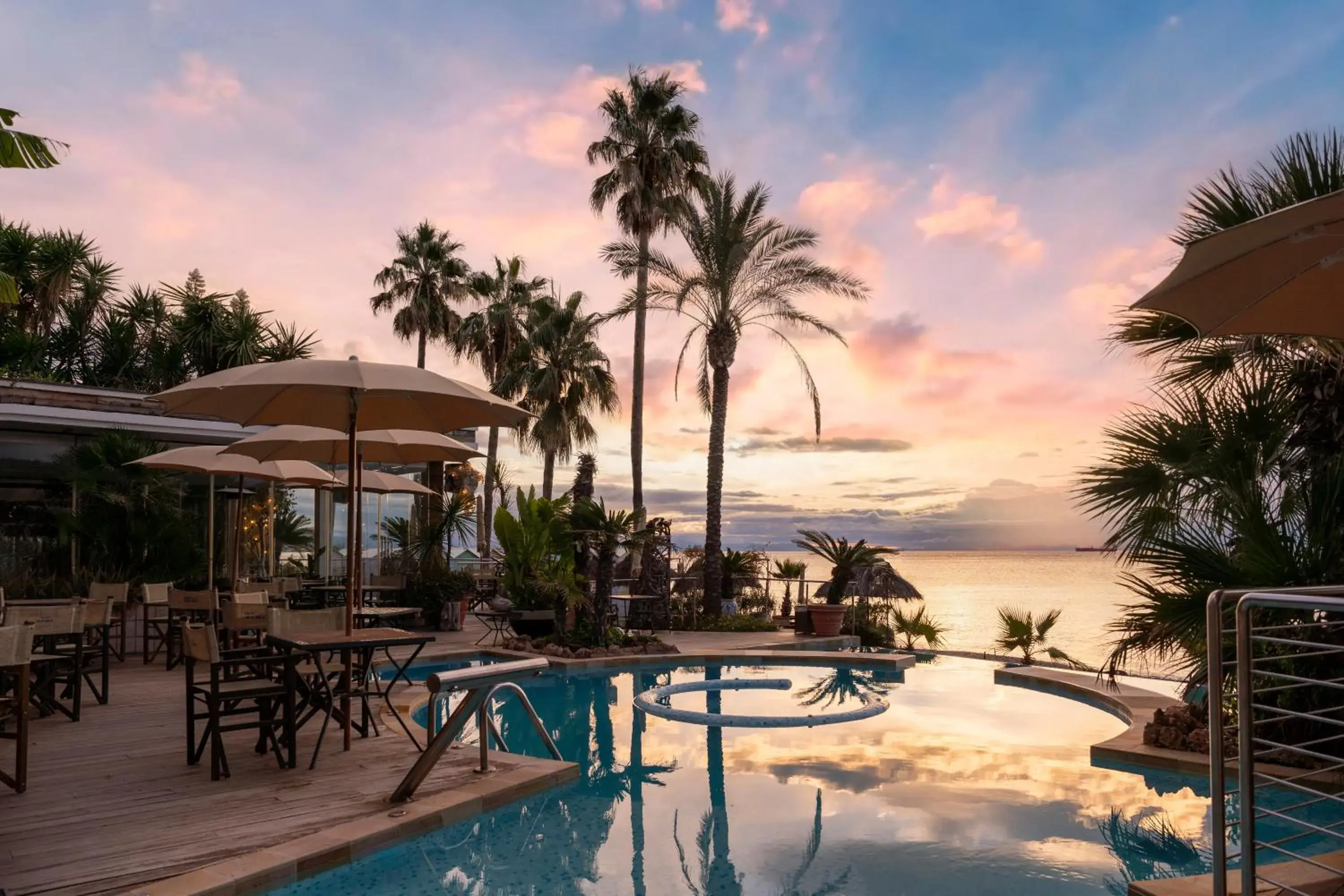 Swimming pool in Mare Hotel Swimming pool in Mare Hotel