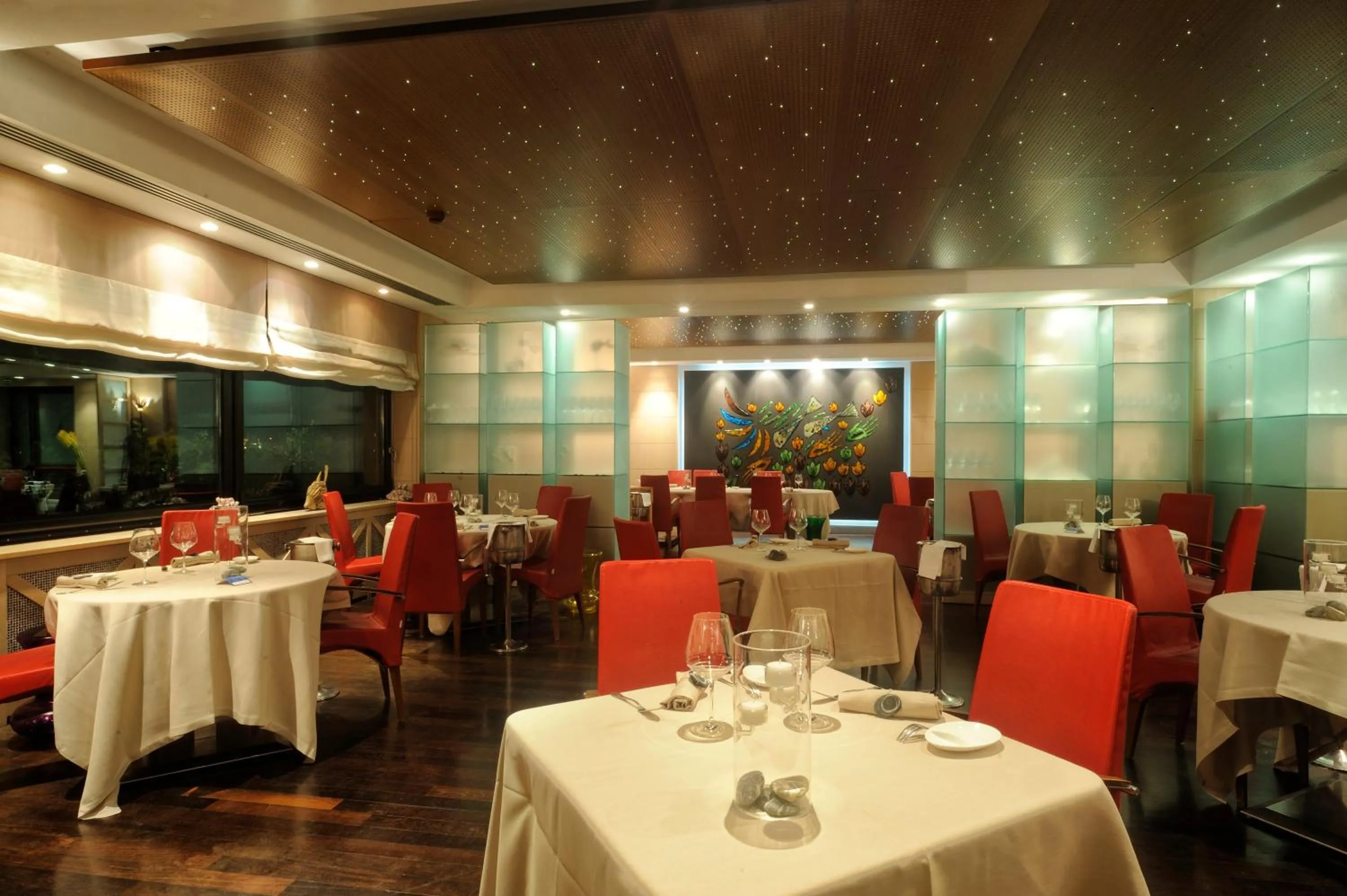 Restaurant/places to eat in Mare Hotel