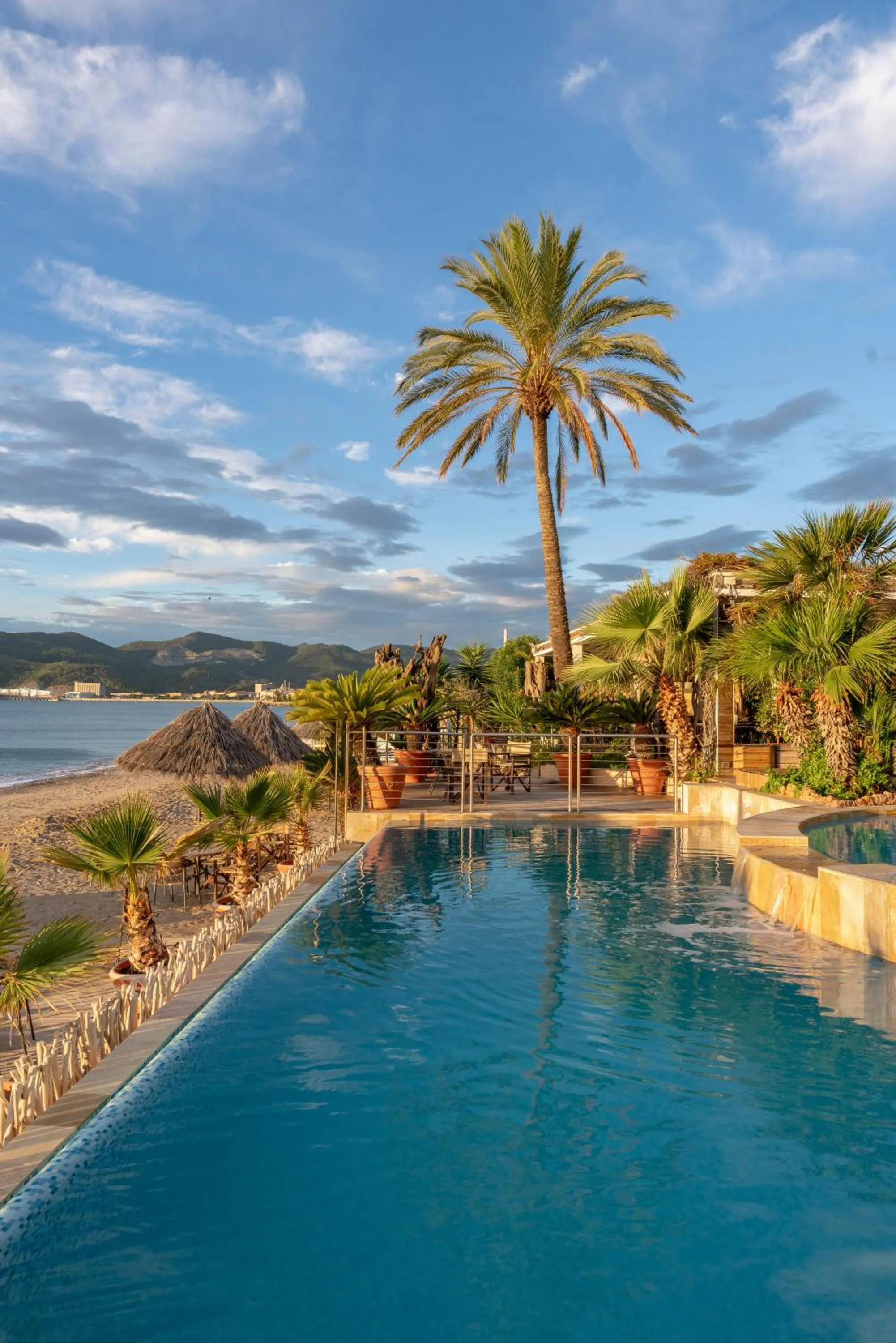 Swimming pool in Mare Hotel