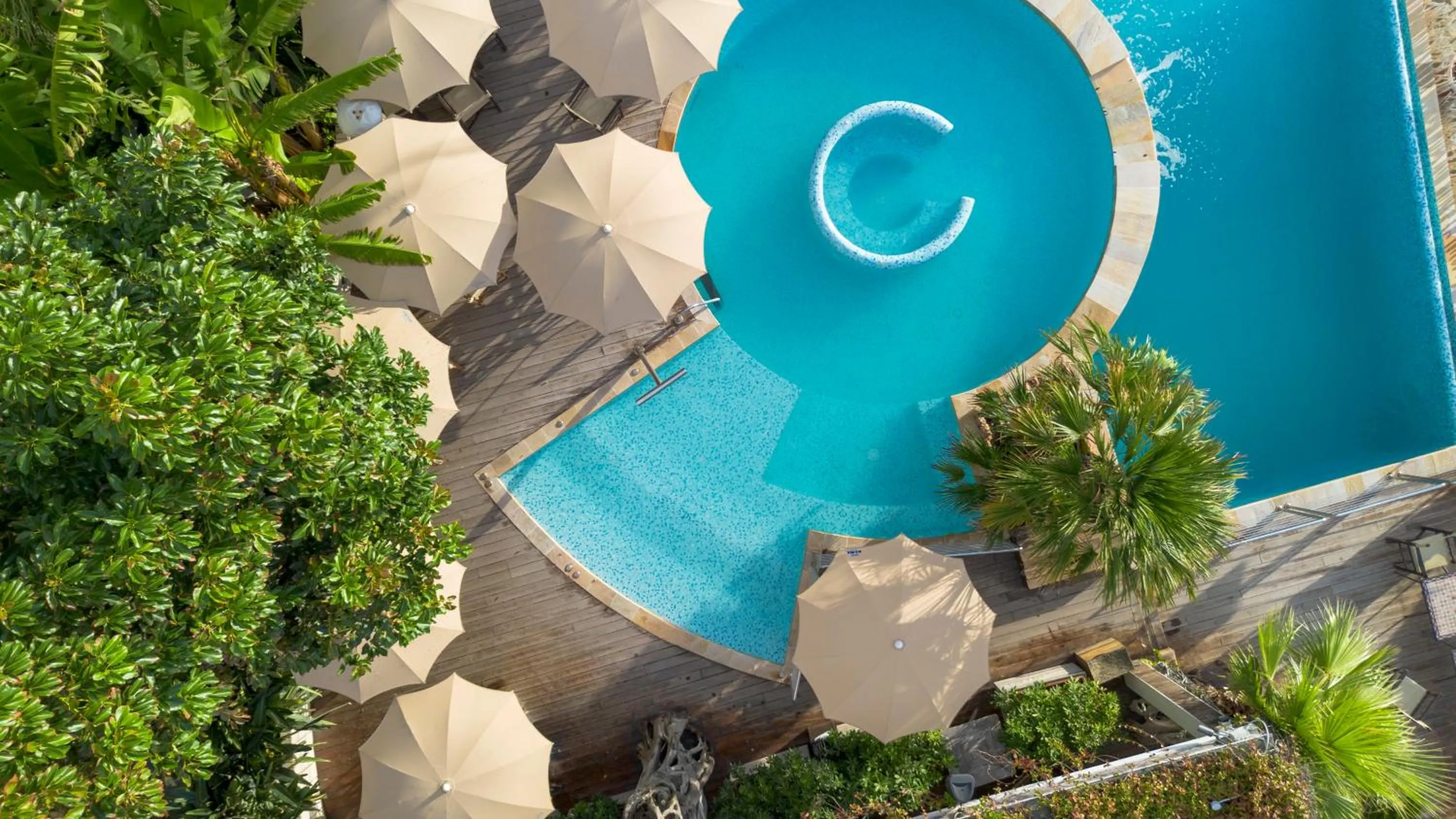 Swimming pool in Mare Hotel