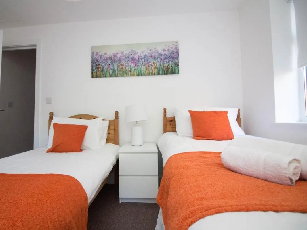 Bedroom, Bed in Beddoe Apartments