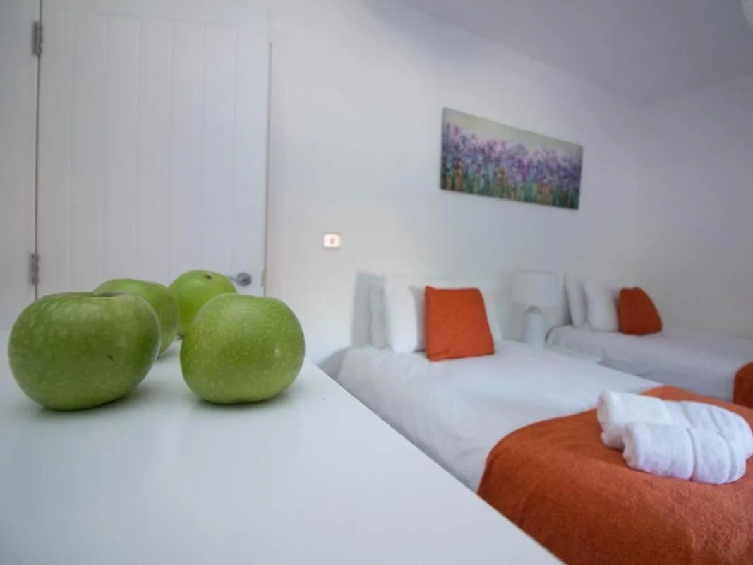 Bedroom, Bed in Beddoe Apartments