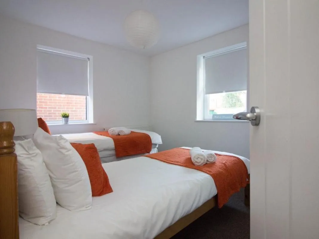 Bedroom, Bed in Beddoe Apartments