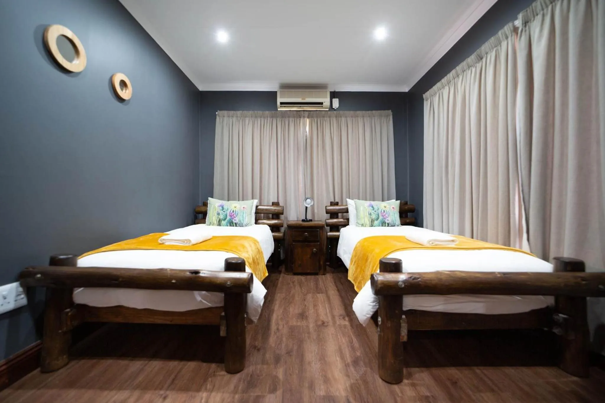 Bedroom, Bed in Red Sands Country Lodge