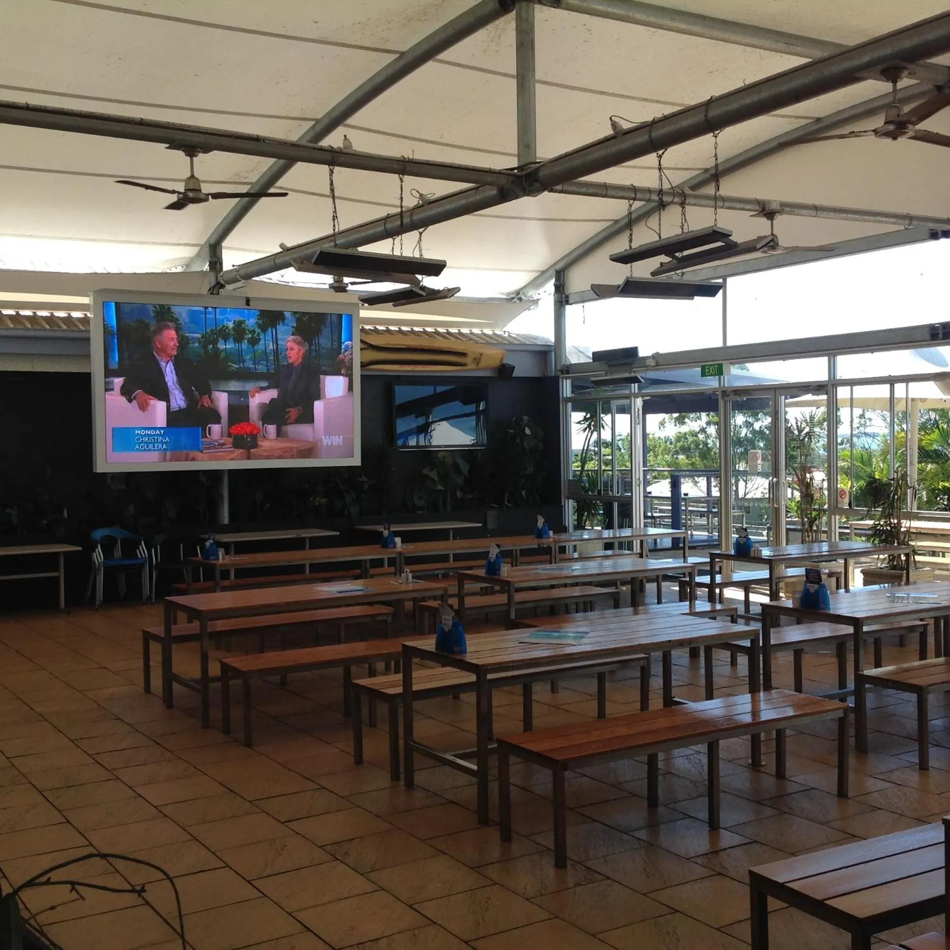 Communal lounge/ TV room in Tannum Sands Hotel / Motel